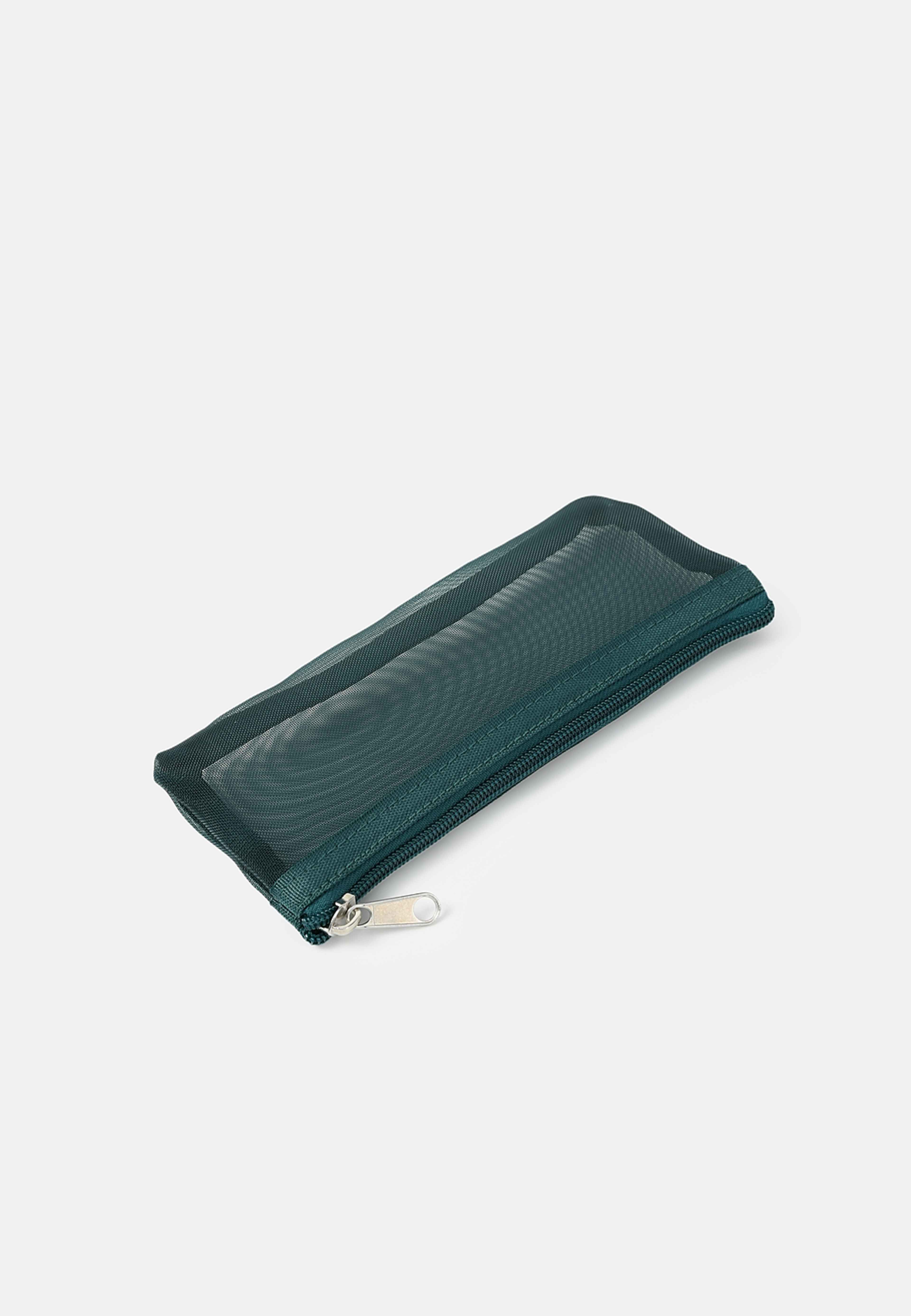 Pennfodral i mesh, från Åhléns Home, i färgen Dark Green. Klicka för att öppna bilden i stort format