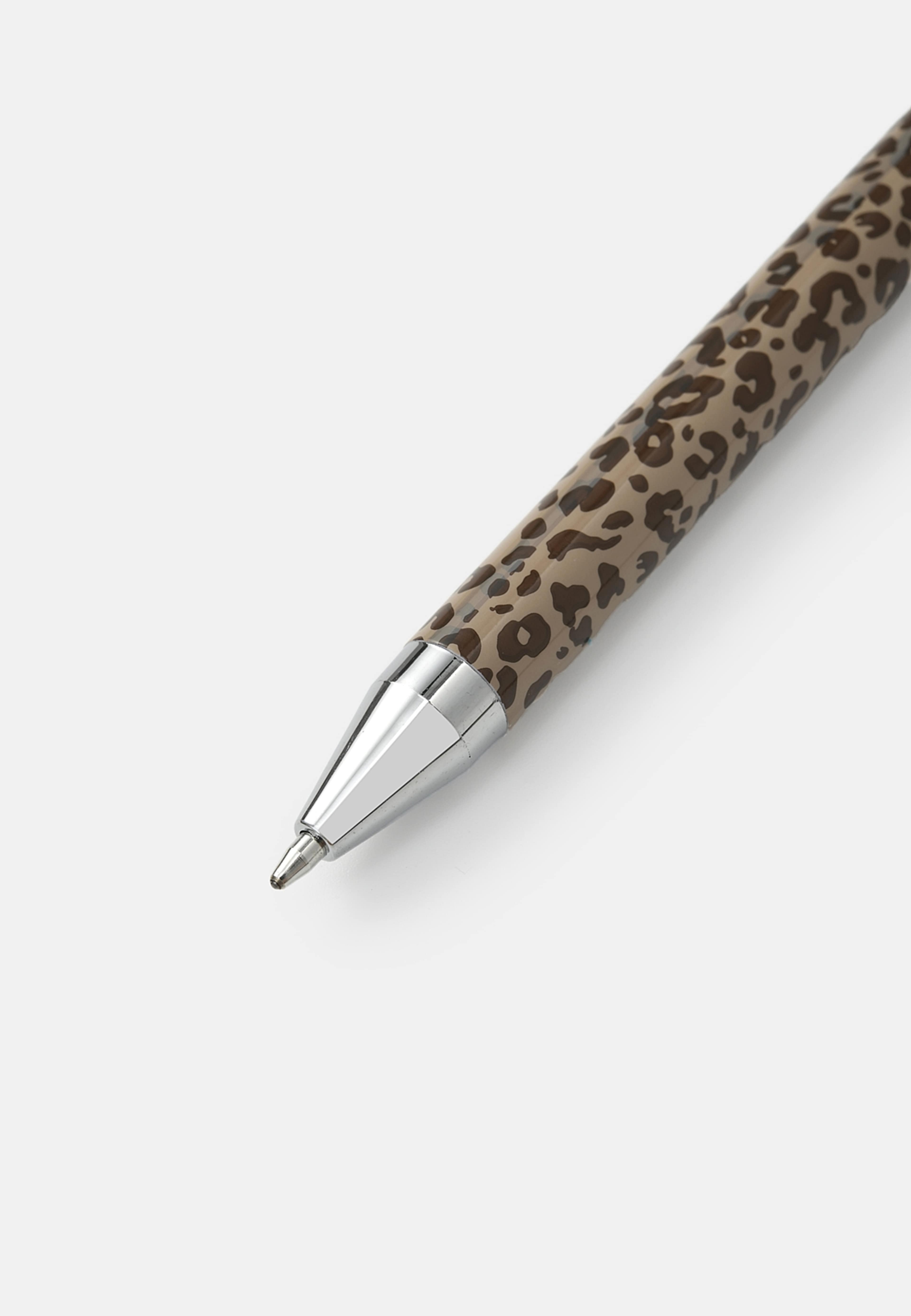 Kulspetspenna KIT, 3-pack, från Åhléns Home, i färgen Leo. Klicka för att öppna bilden i stort format