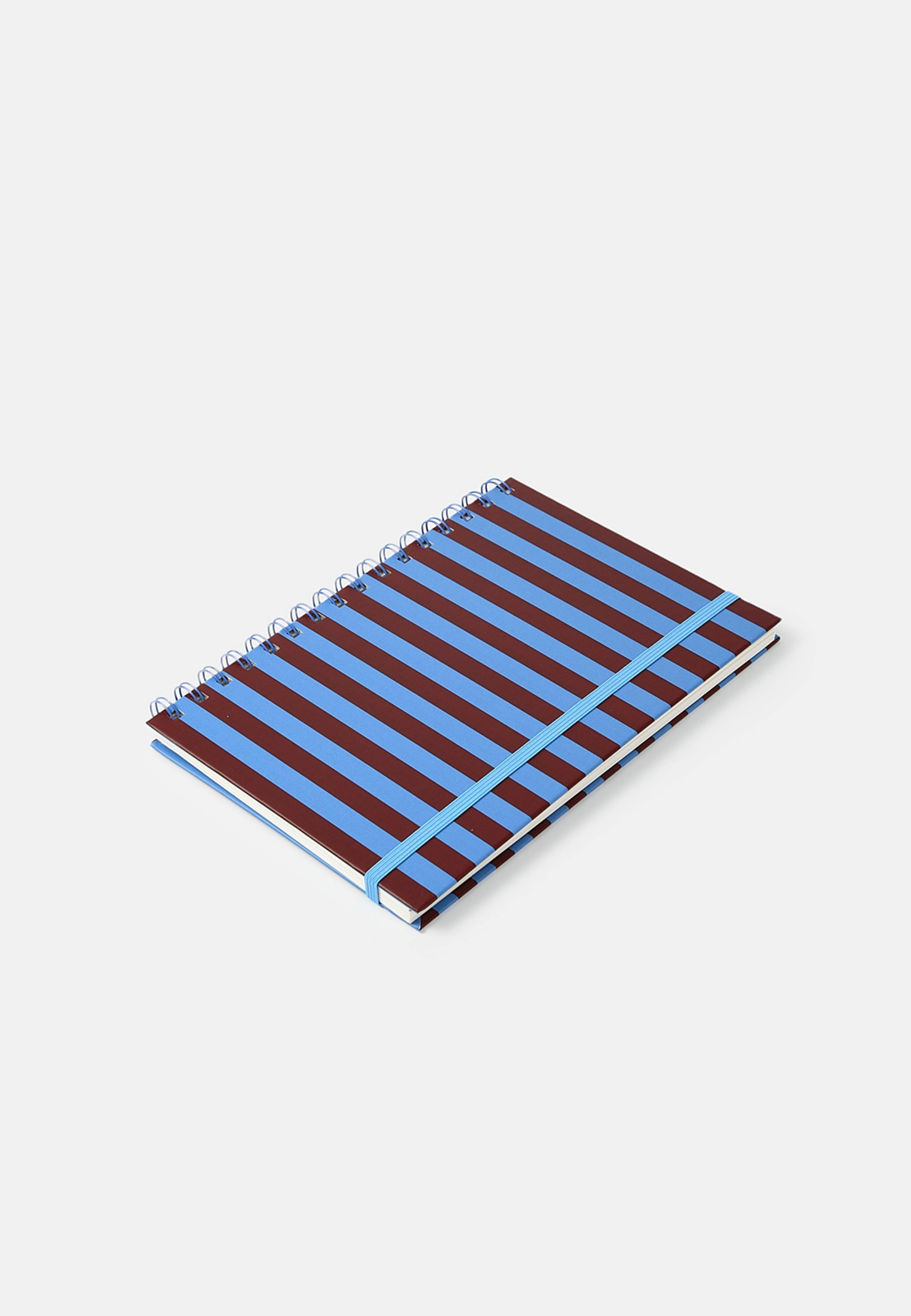 Linjerad anteckningsbok KIT STRIPE A5, från Åhléns Home, i färgen Blue/Burgundy. Klicka för att öppna bilden i stort format