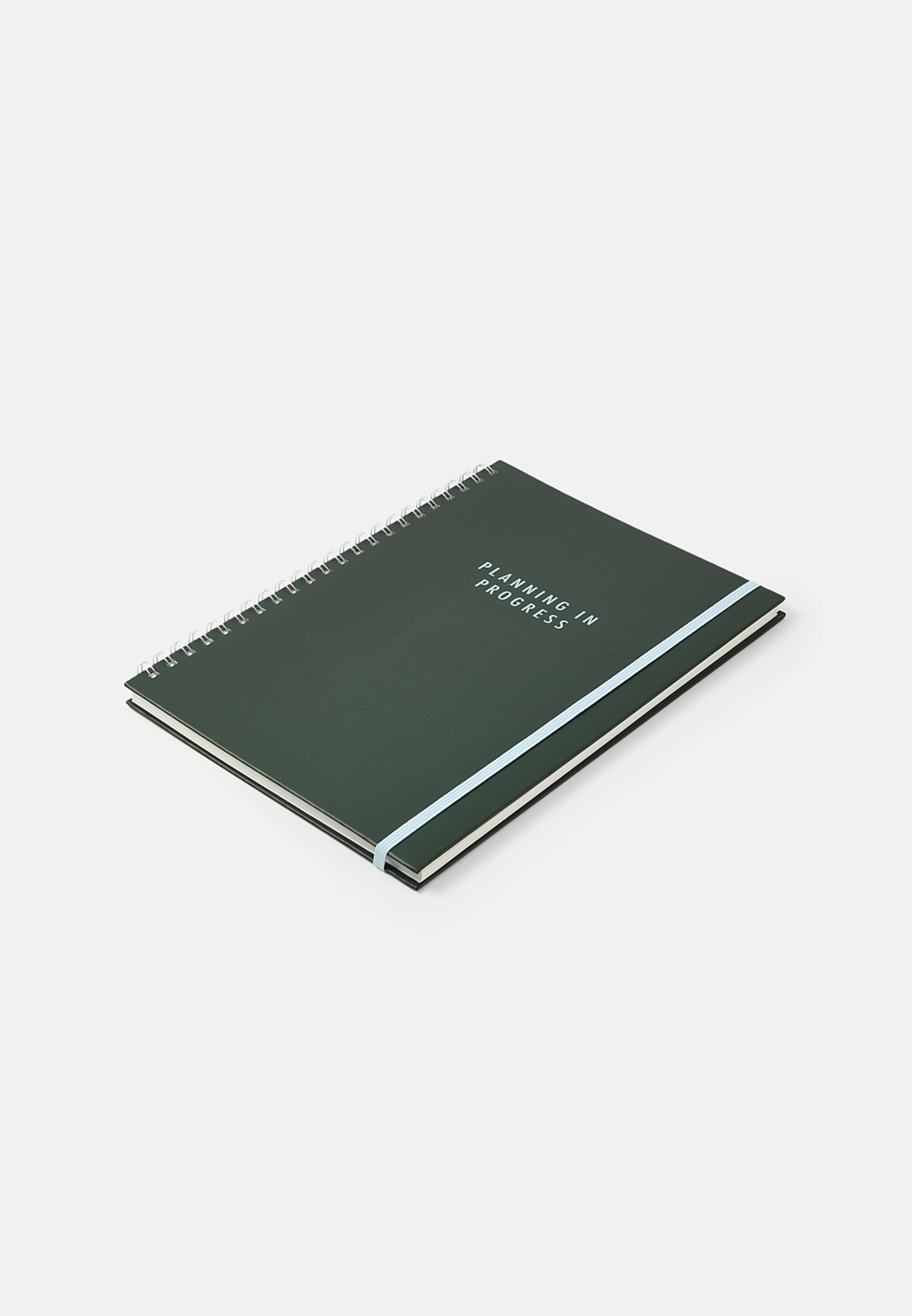 Linjerad anteckningsbok KIT A4, från Åhléns Home, i färgen Dark Green. Klicka för att öppna bilden i stort format