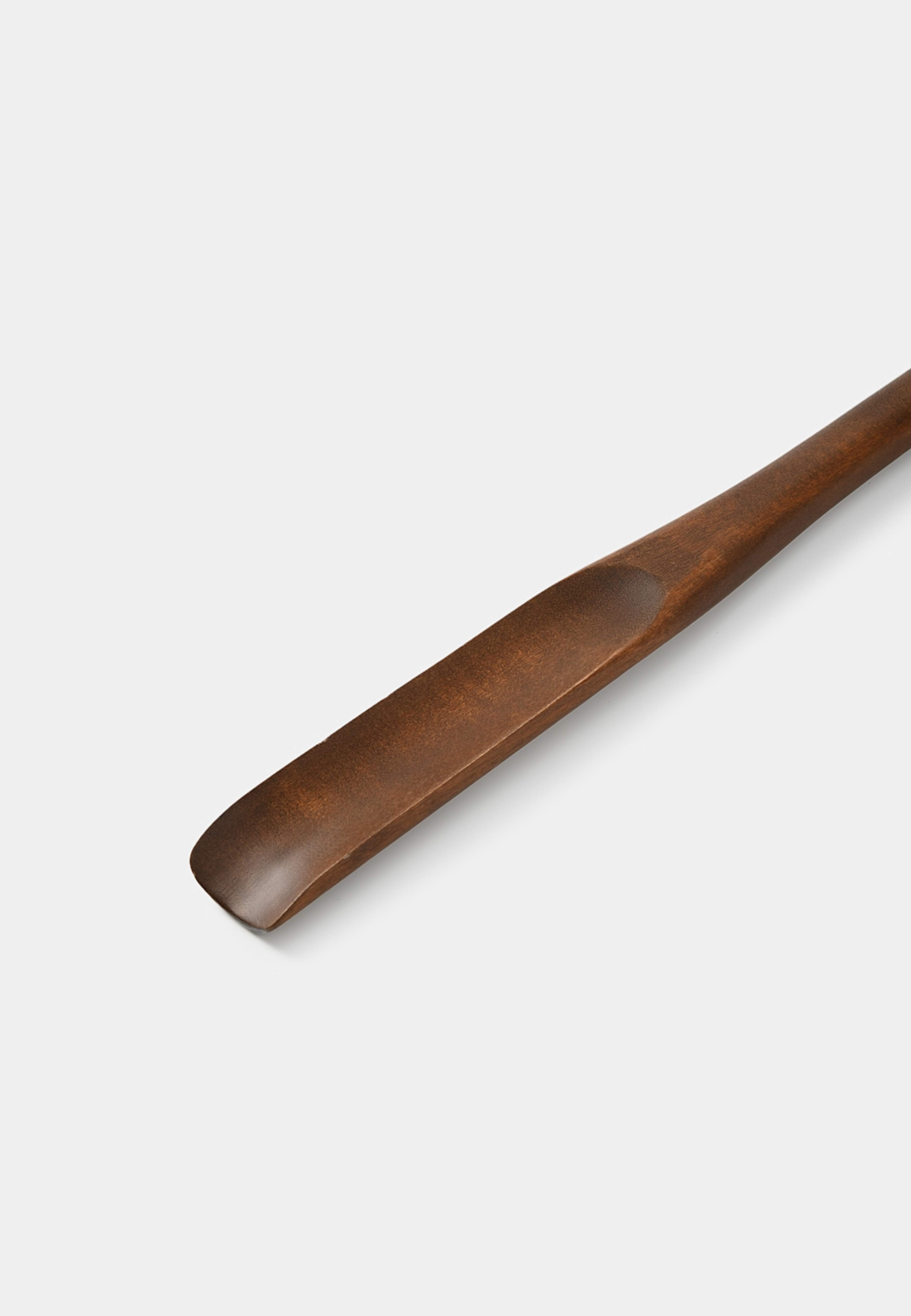 Skohorn i trä 55 cm, från Åhléns Home, i färgen Walnut. Klicka för att öppna bilden i stort format