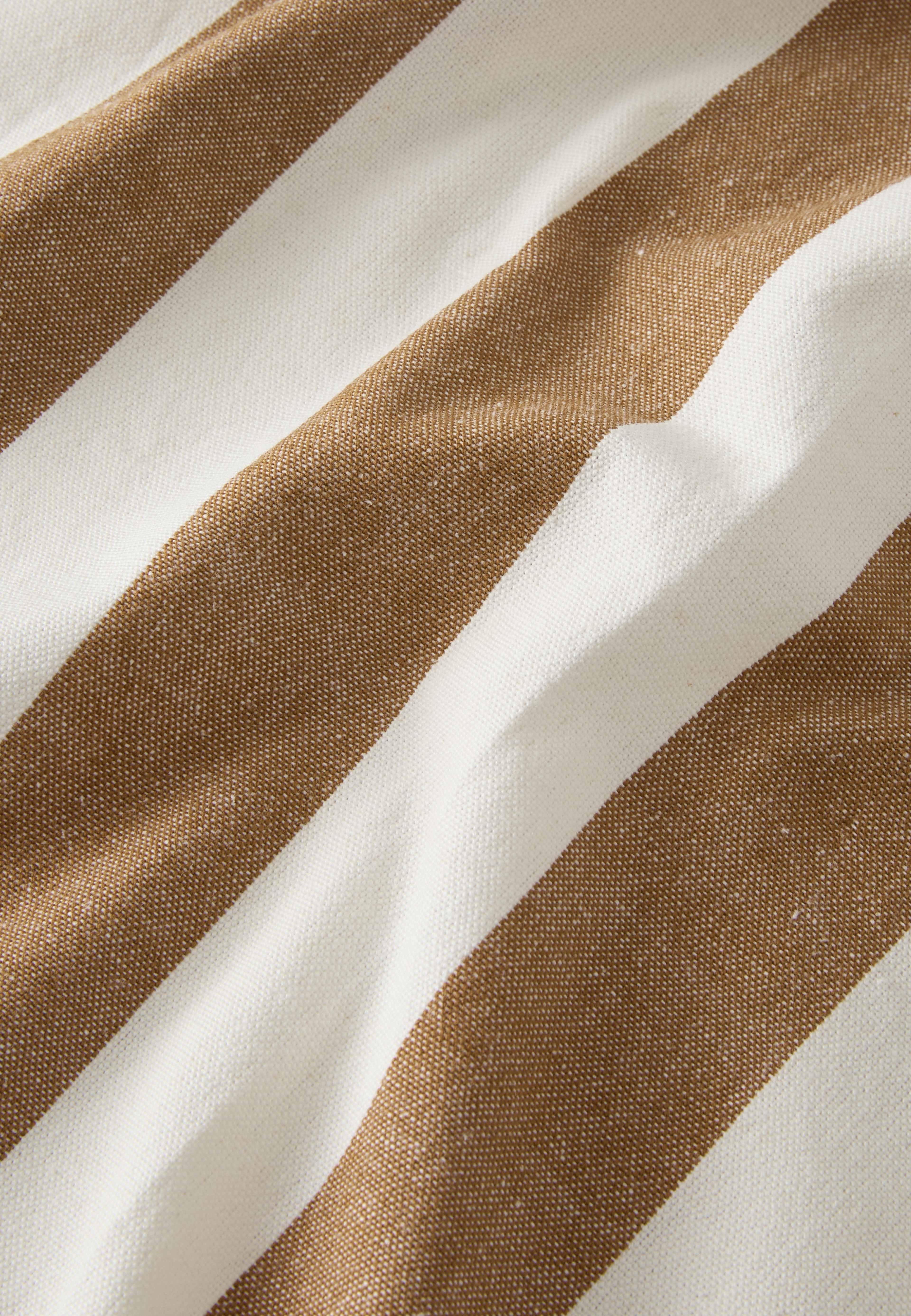 Bordsduk STRIPES 145x250 cm, från PORTOLINO LIVING, i färgen Tabacco. Klicka för att öppna bilden i stort format
