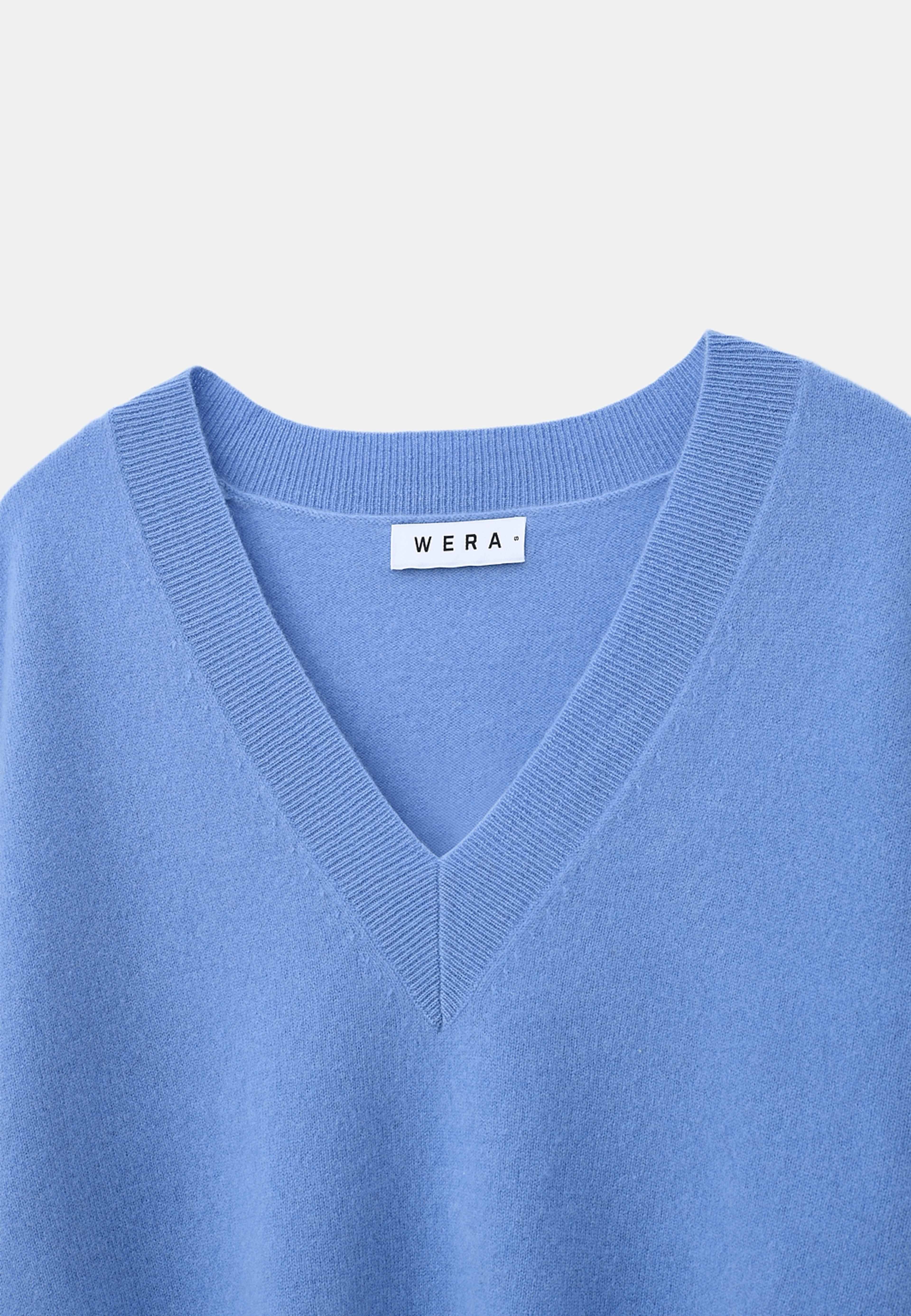 Ulljumper med holkärm DESDEMONA, från Wera, i färgen Mid Blue. Klicka för att öppna bilden i stort format