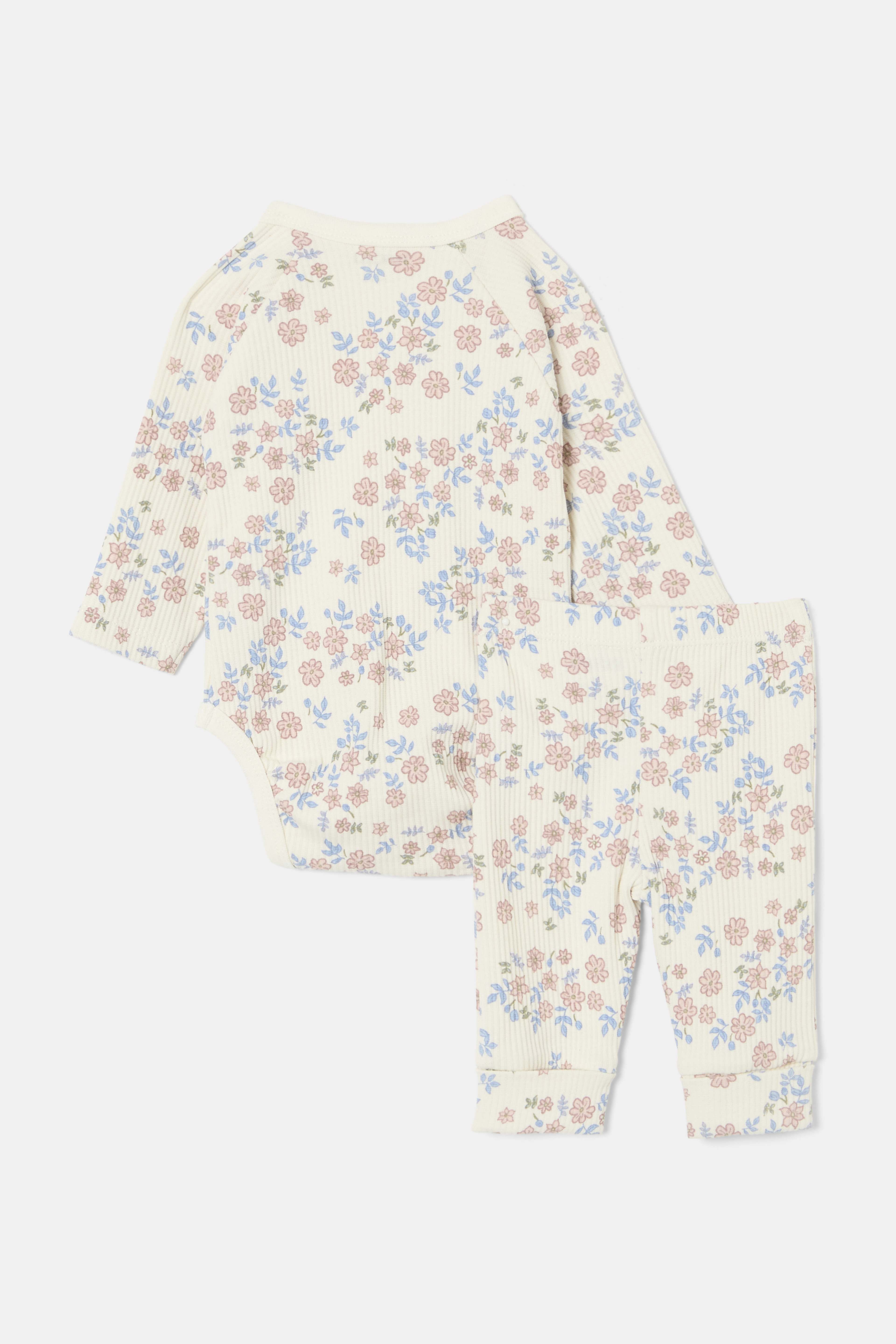 Ribbat set LOVE, från RIKIKI, i färgen Flower. Klicka för att öppna bilden i stort format