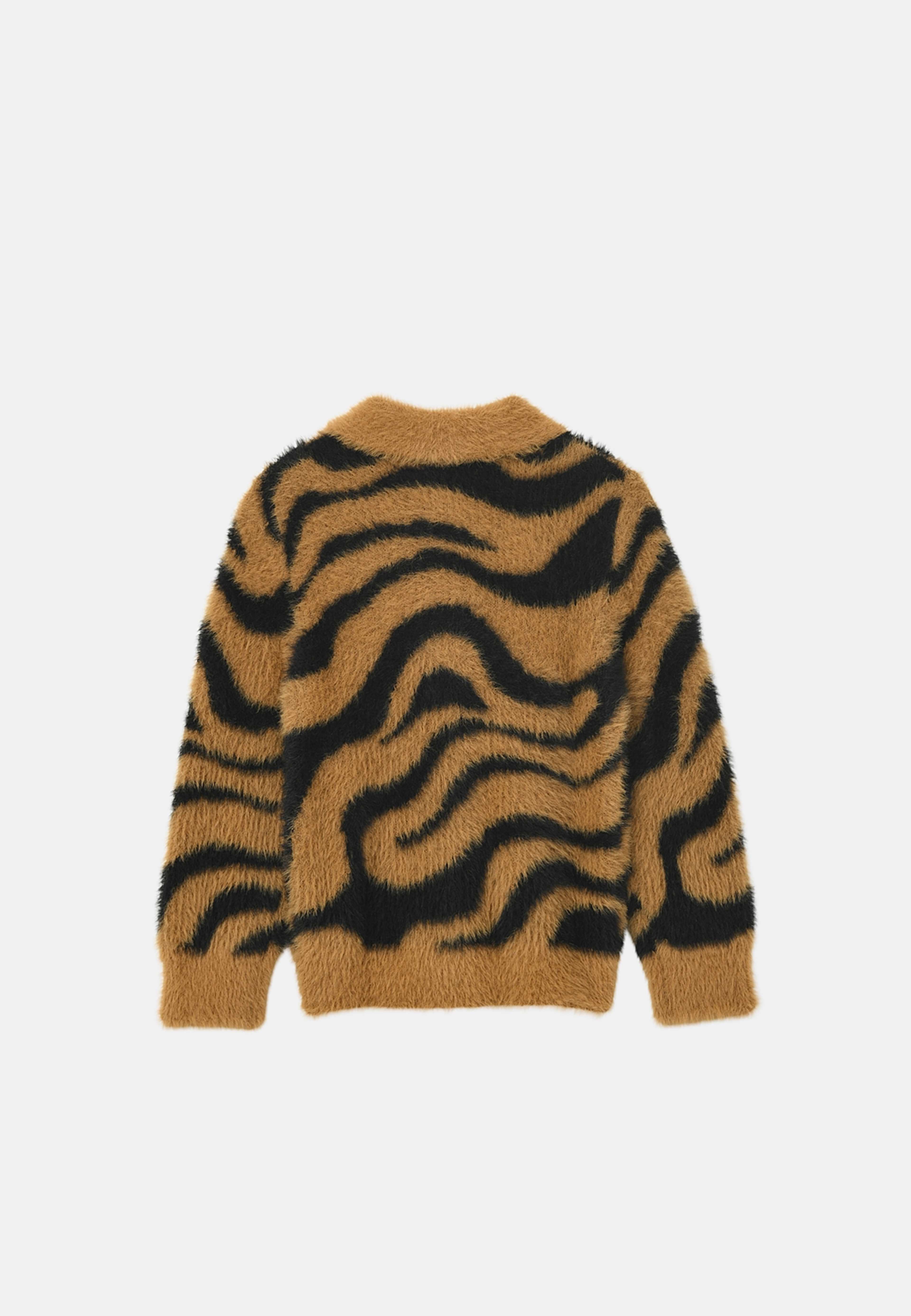 Lurvig cardigan MARGOT, från RIKIKI, i färgen Zebra. Klicka för att öppna bilden i stort format
