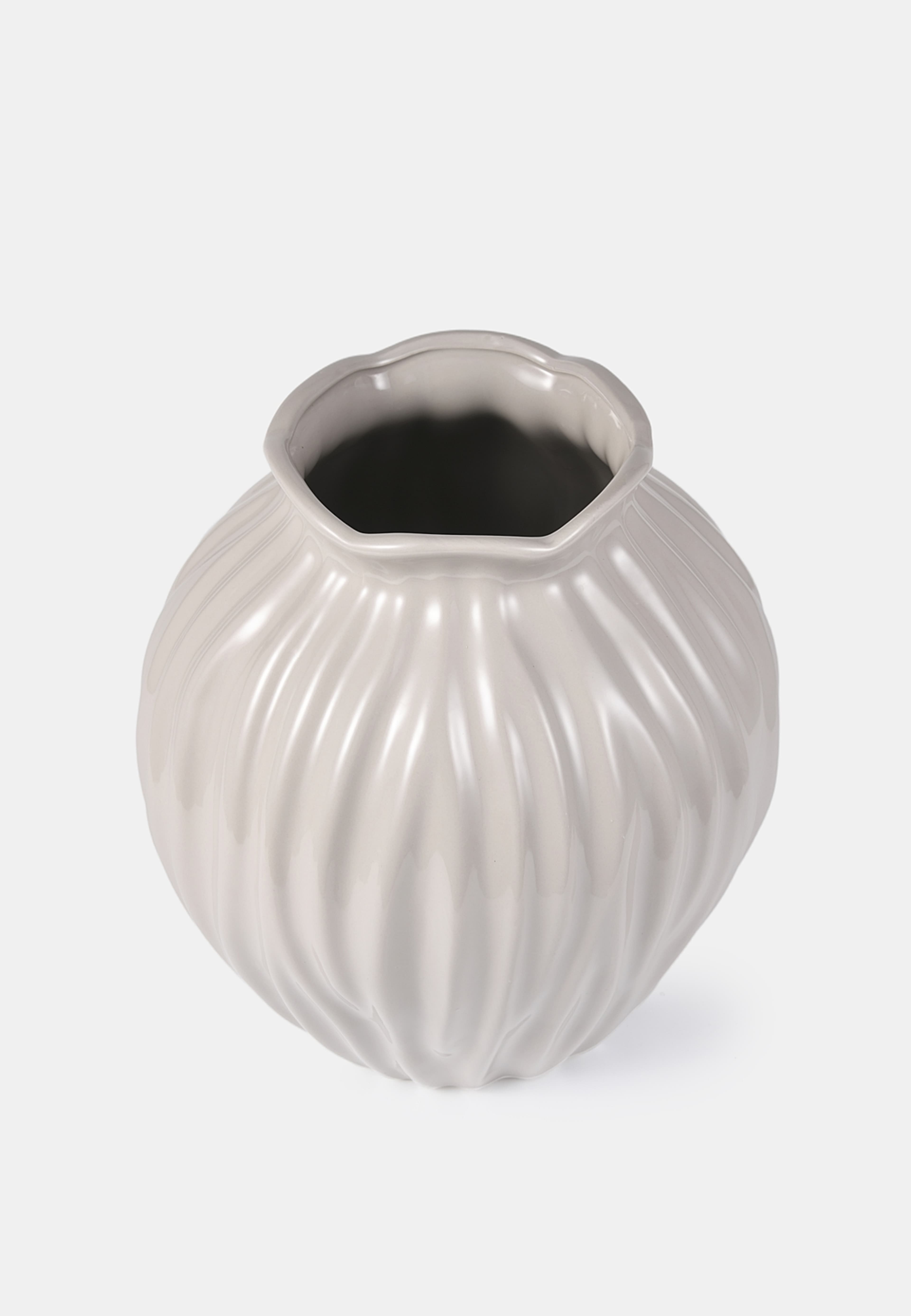 Vas TILDA 23 cm, från Åhléns Home, i färgen Beige. Klicka för att öppna bilden i stort format