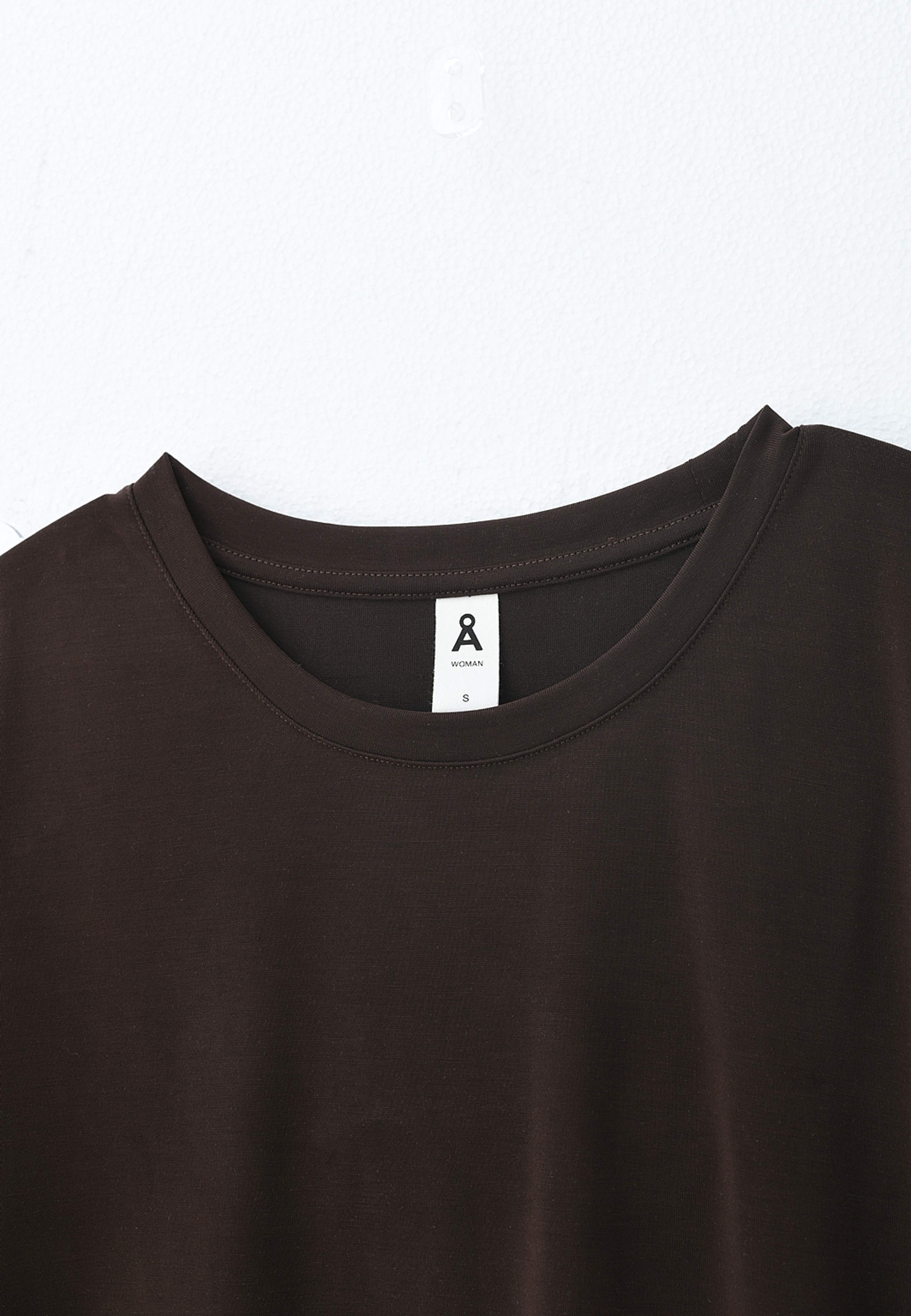 T-shirt i modalmix MAJA, från Å WOMAN, i färgen Brown. Klicka för att öppna bilden i stort format
