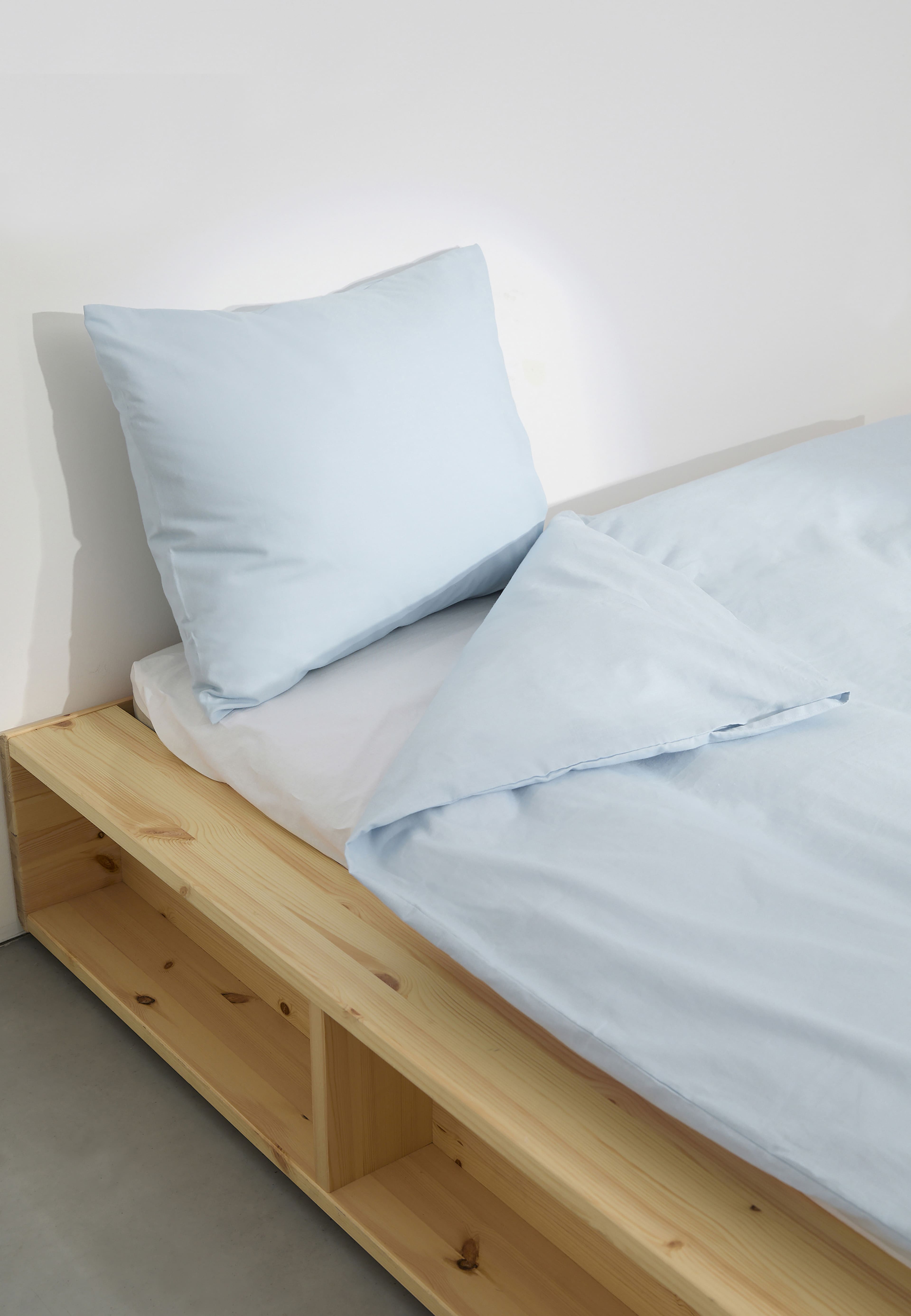 Bäddset INES 150x210 cm, från Åhléns Home, i färgen Lt Blue. Klicka för att öppna bilden i stort format