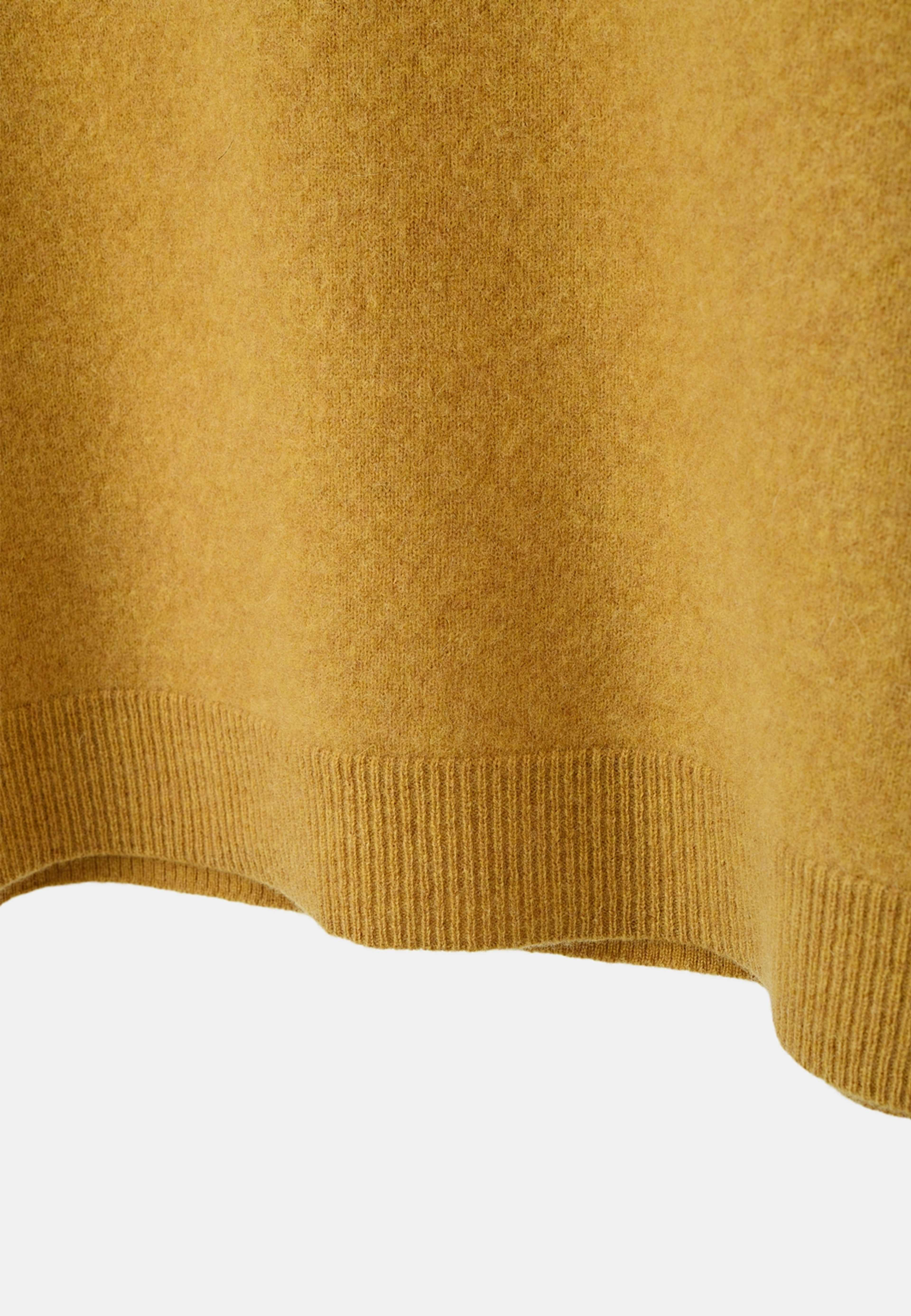 Stickad ulltröja EBBA, från Carin Wester, i färgen Mustard. Klicka för att öppna bilden i stort format