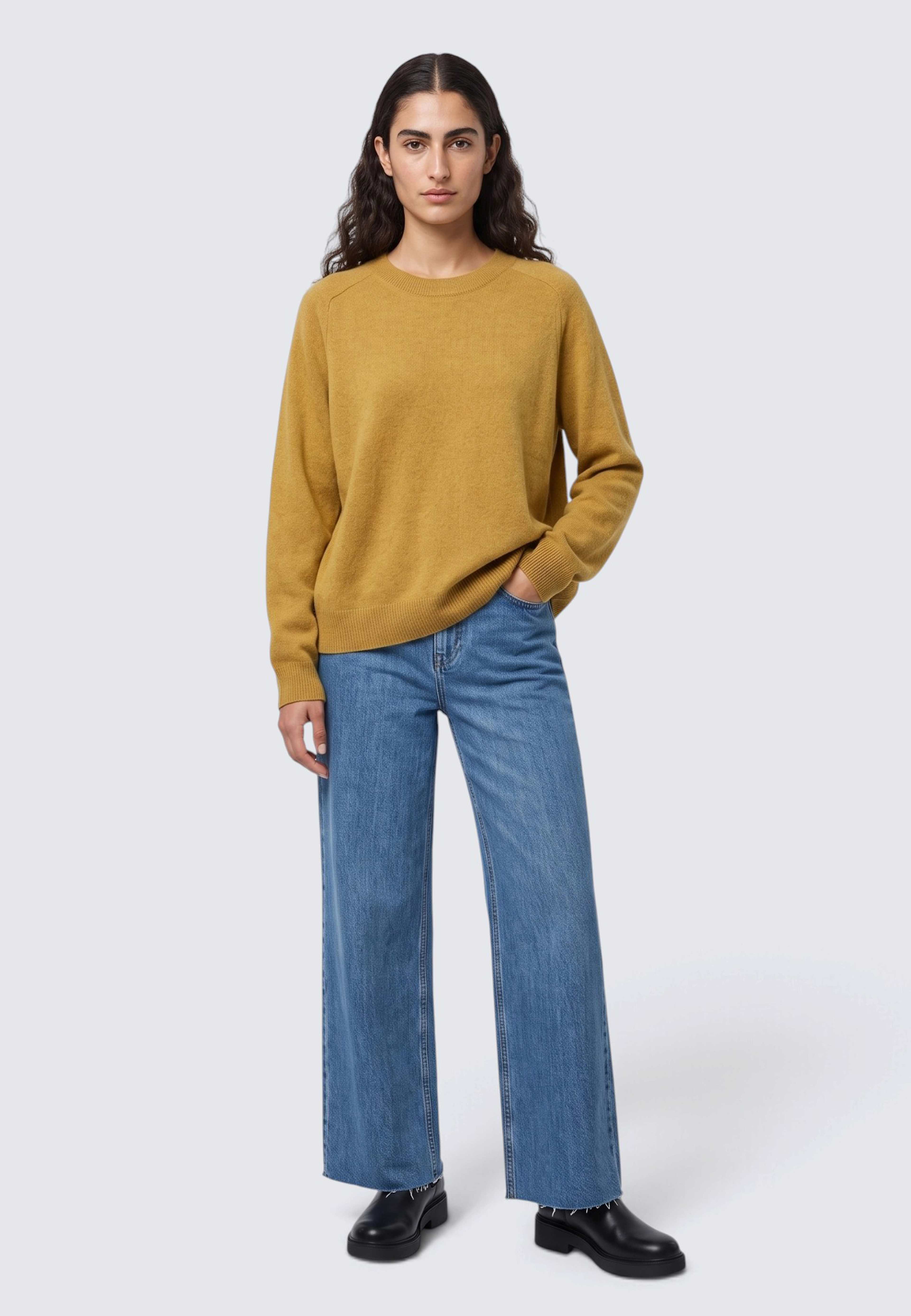 Stickad ulltröja EBBA, från Carin Wester, i färgen Mustard. Klicka för att öppna bilden i stort format