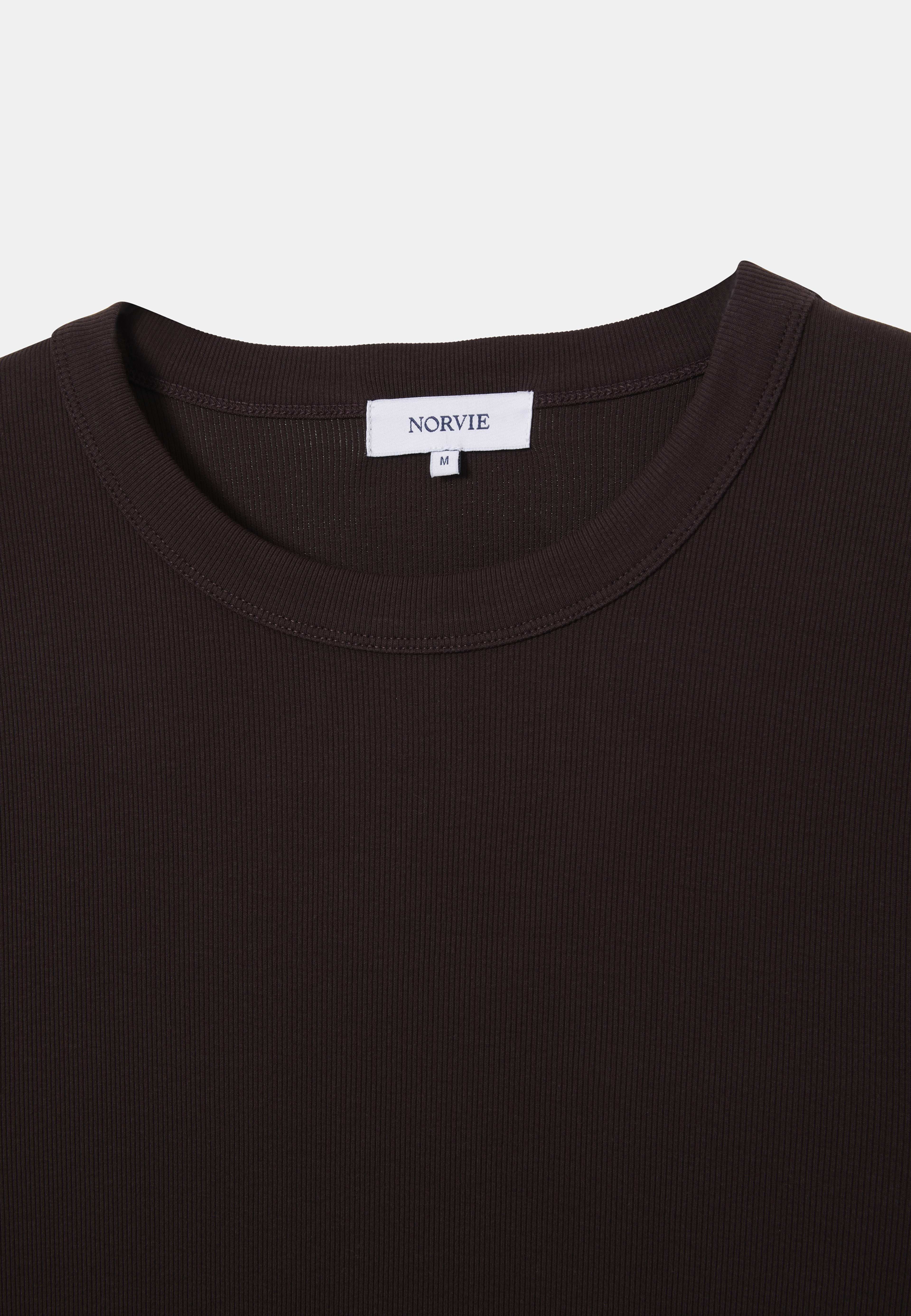 Ribbad t-shirt WALIK, från NORVIE, i färgen Brown. Klicka för att öppna bilden i stort format