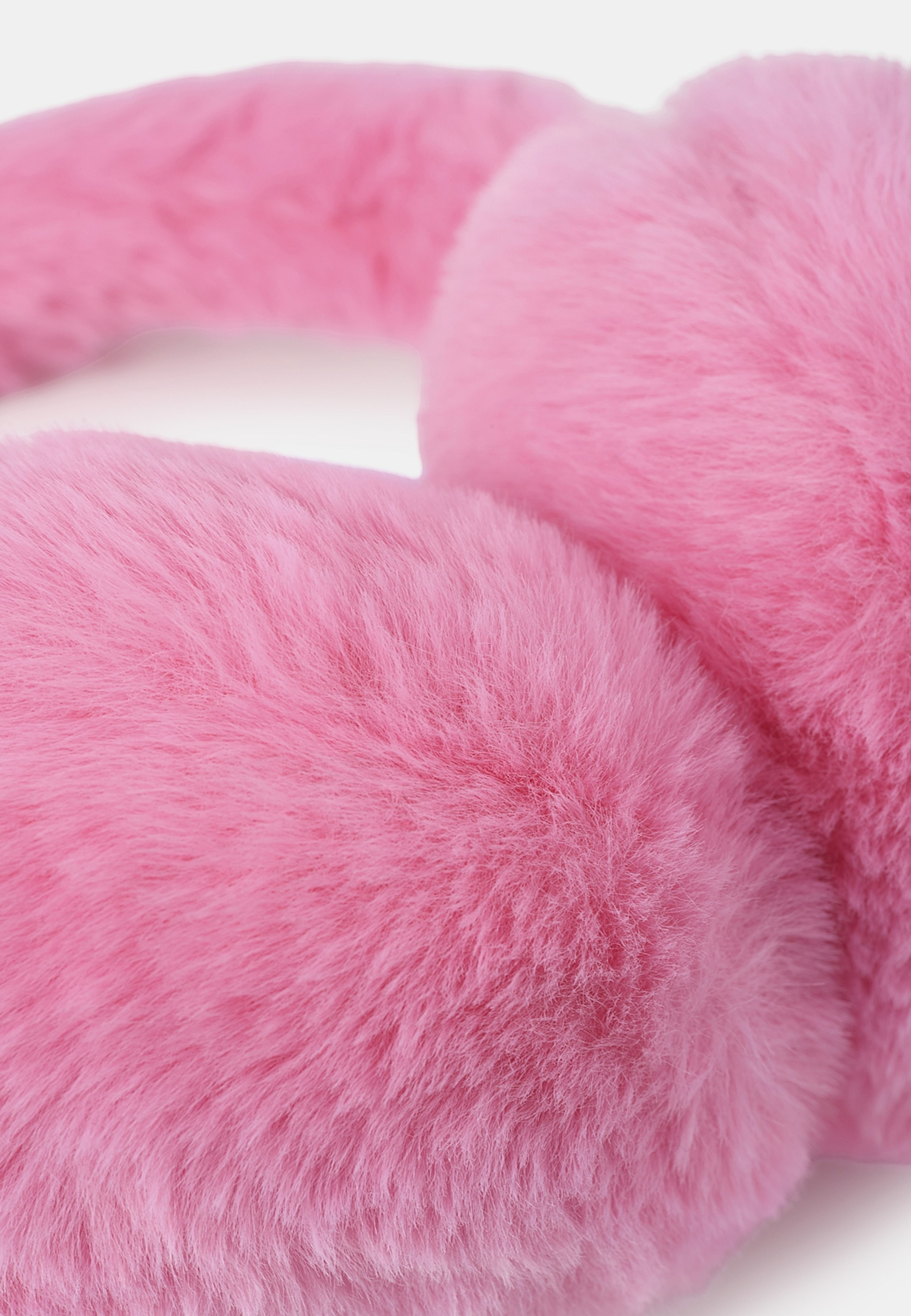 Lurviga öronmuffar PAM, från RIKIKI, i färgen Pink 2. Klicka för att öppna bilden i stort format