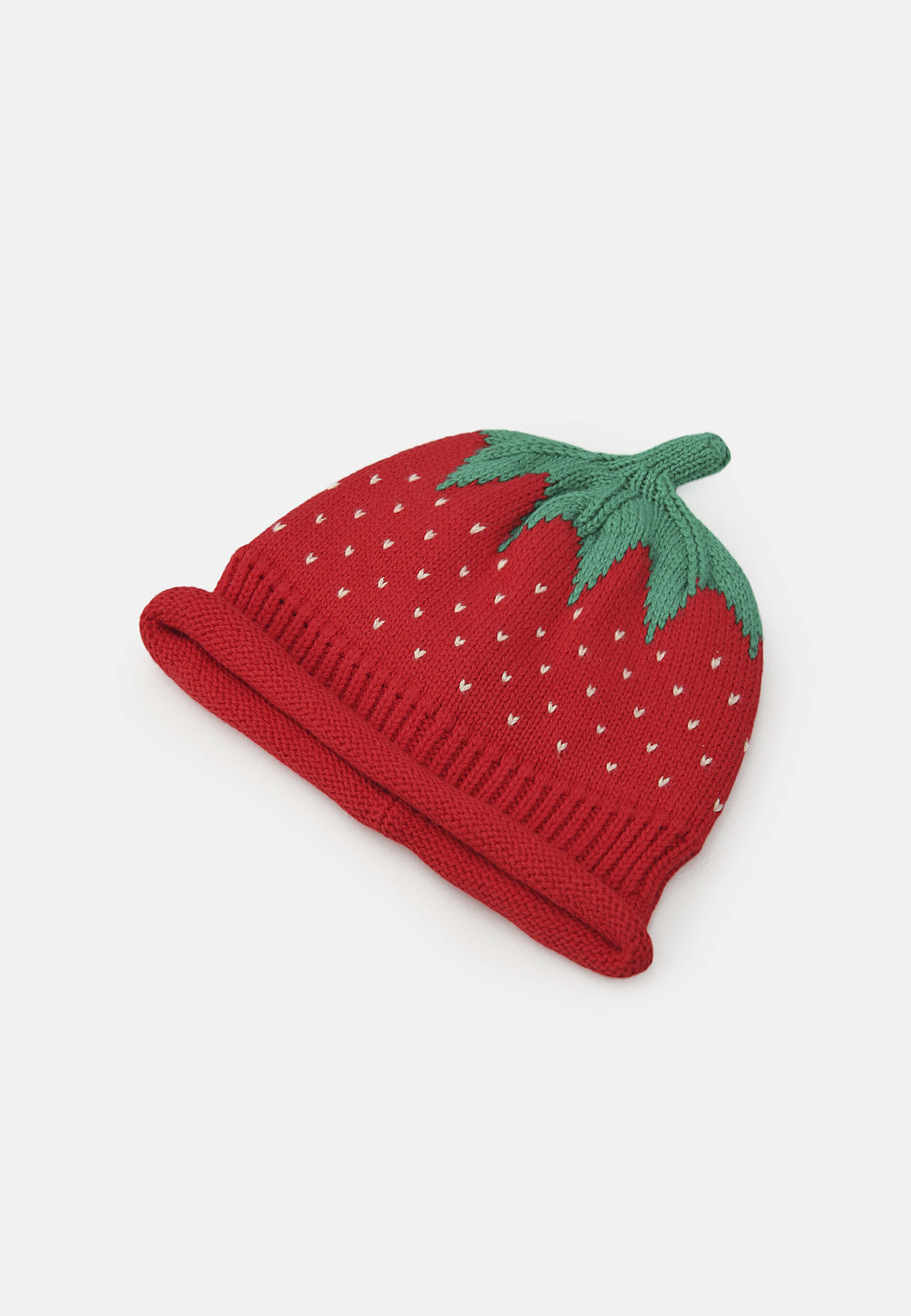 Stickad mössa STRAWBERRY, från RIKIKI, i färgen Red 2. Klicka för att öppna bilden i stort format