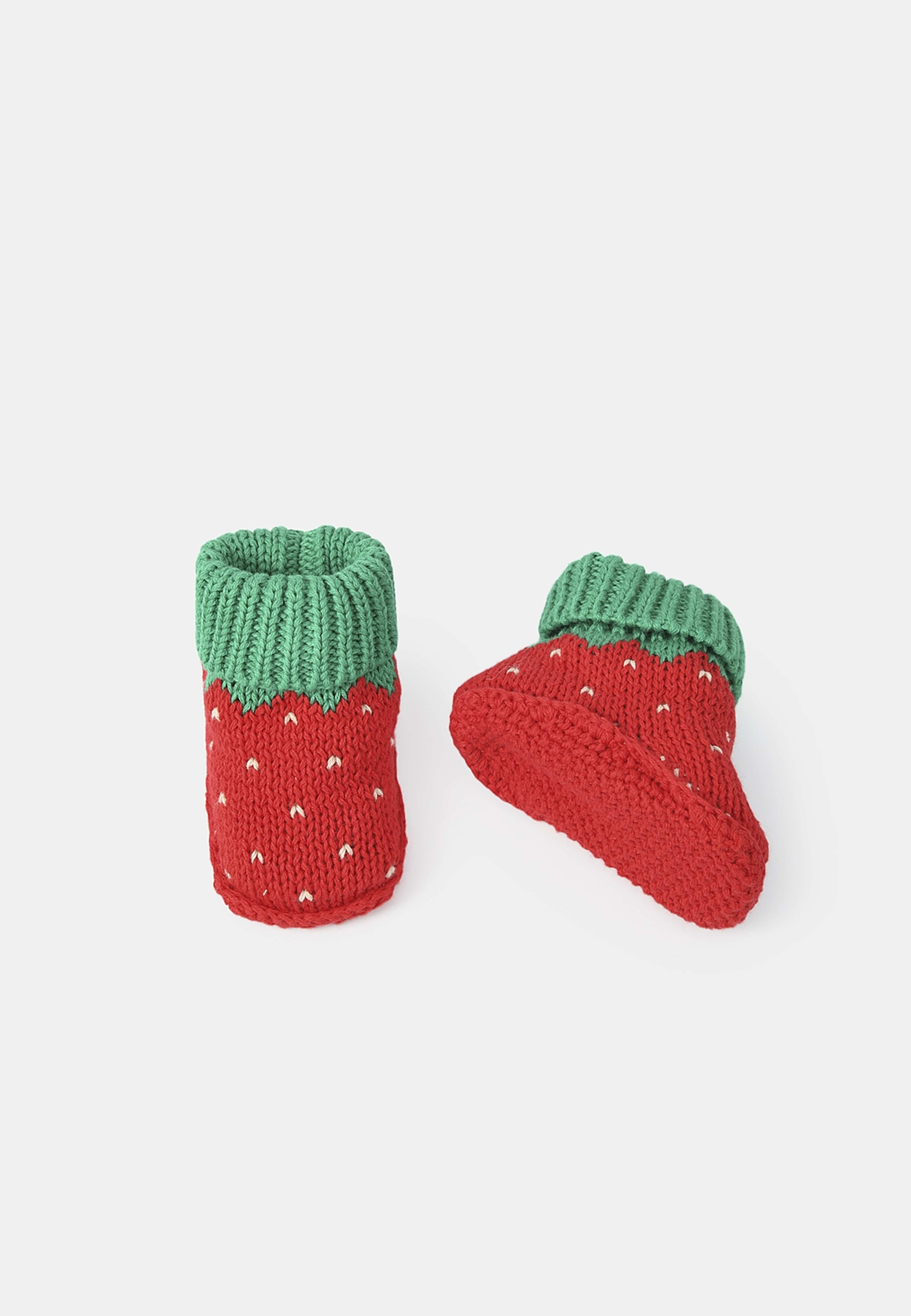 Stickade tossor STRAWBERRY, från RIKIKI, i färgen Red. Klicka för att öppna bilden i stort format