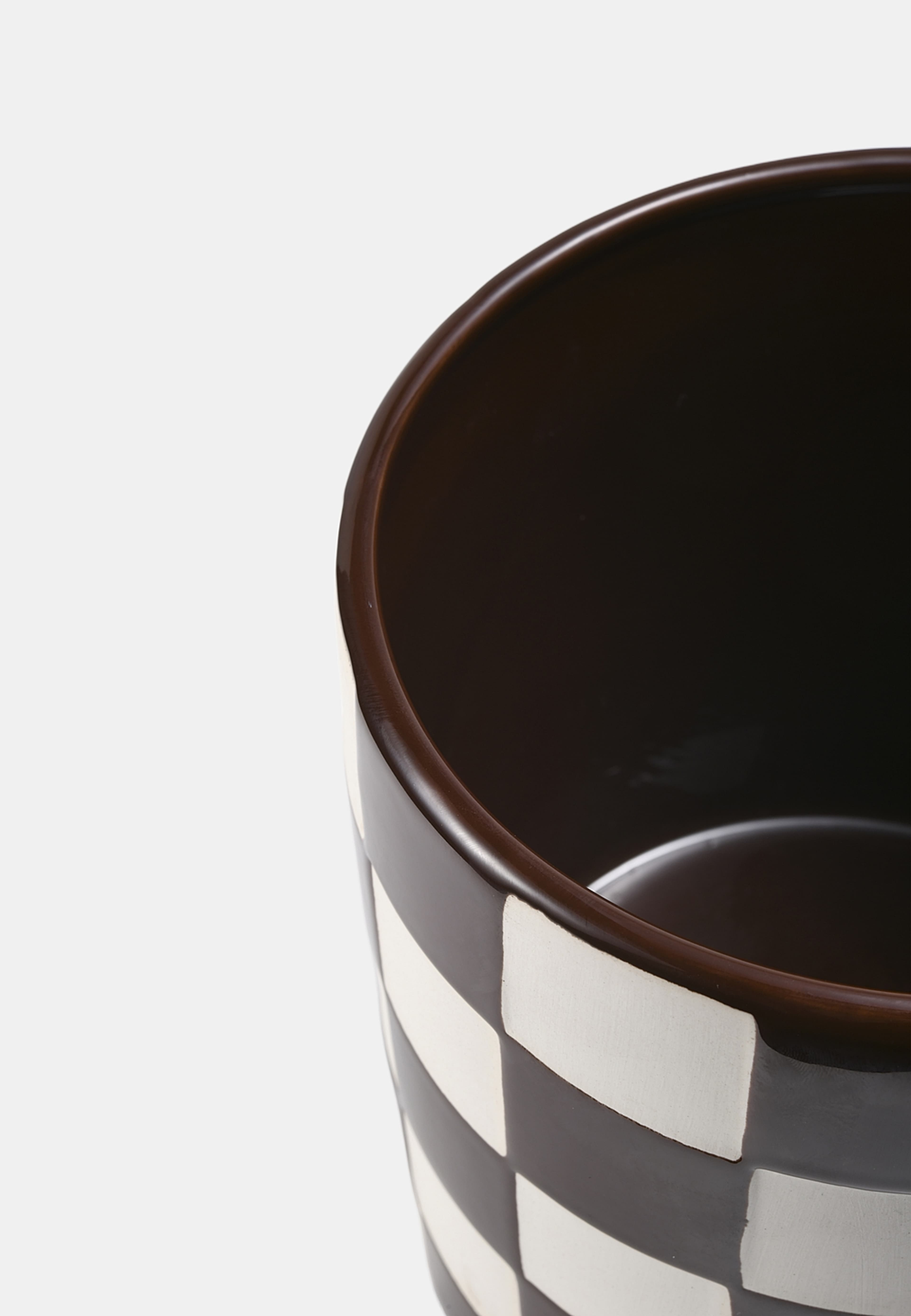 Schackrutig kruka 19 cm, från Designtorget, i färgen Brown. Klicka för att öppna bilden i stort format