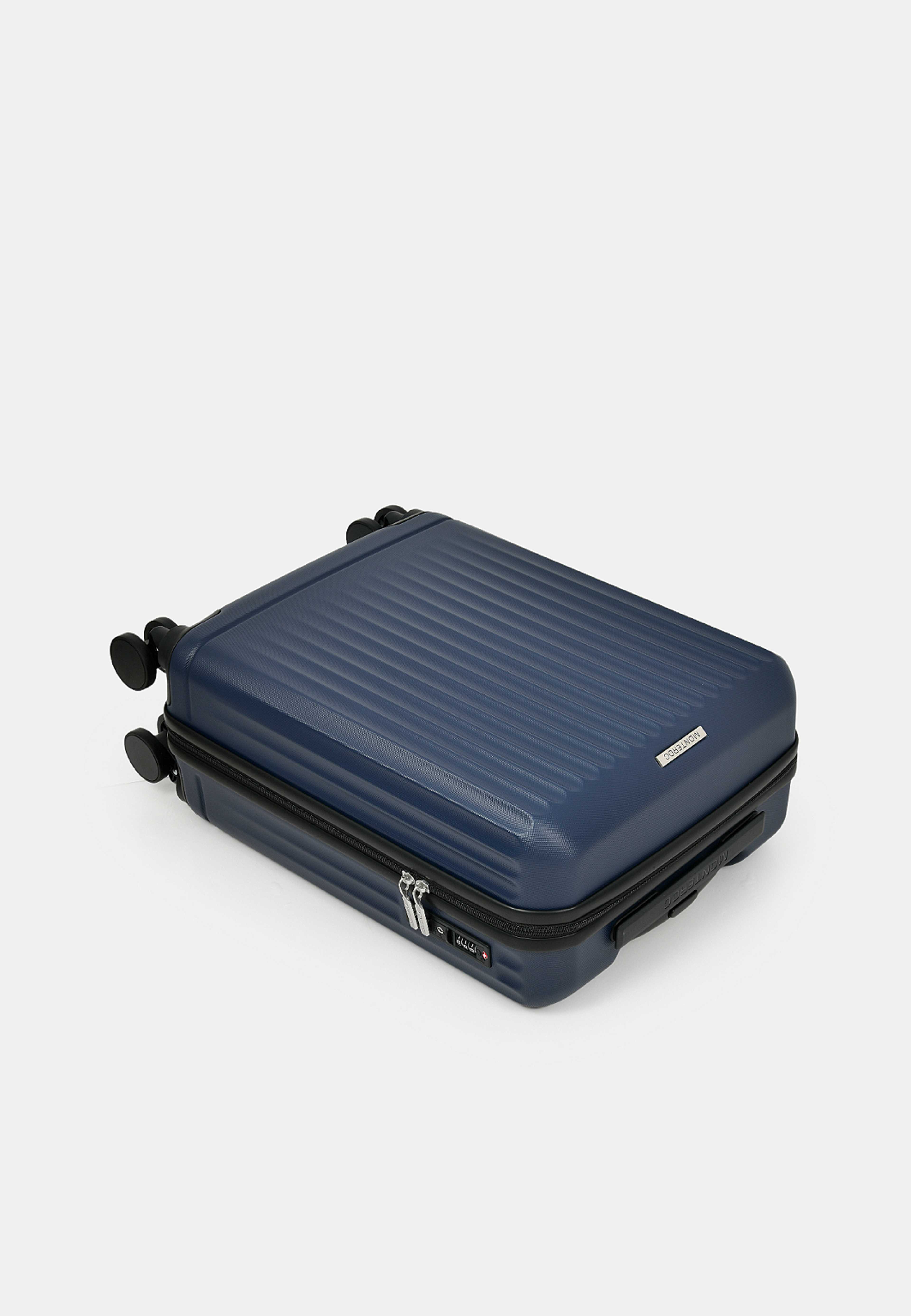Kabinväska LISBON 55 cm 35 L, från Monteroc, i färgen Navy. Klicka för att öppna bilden i stort format
