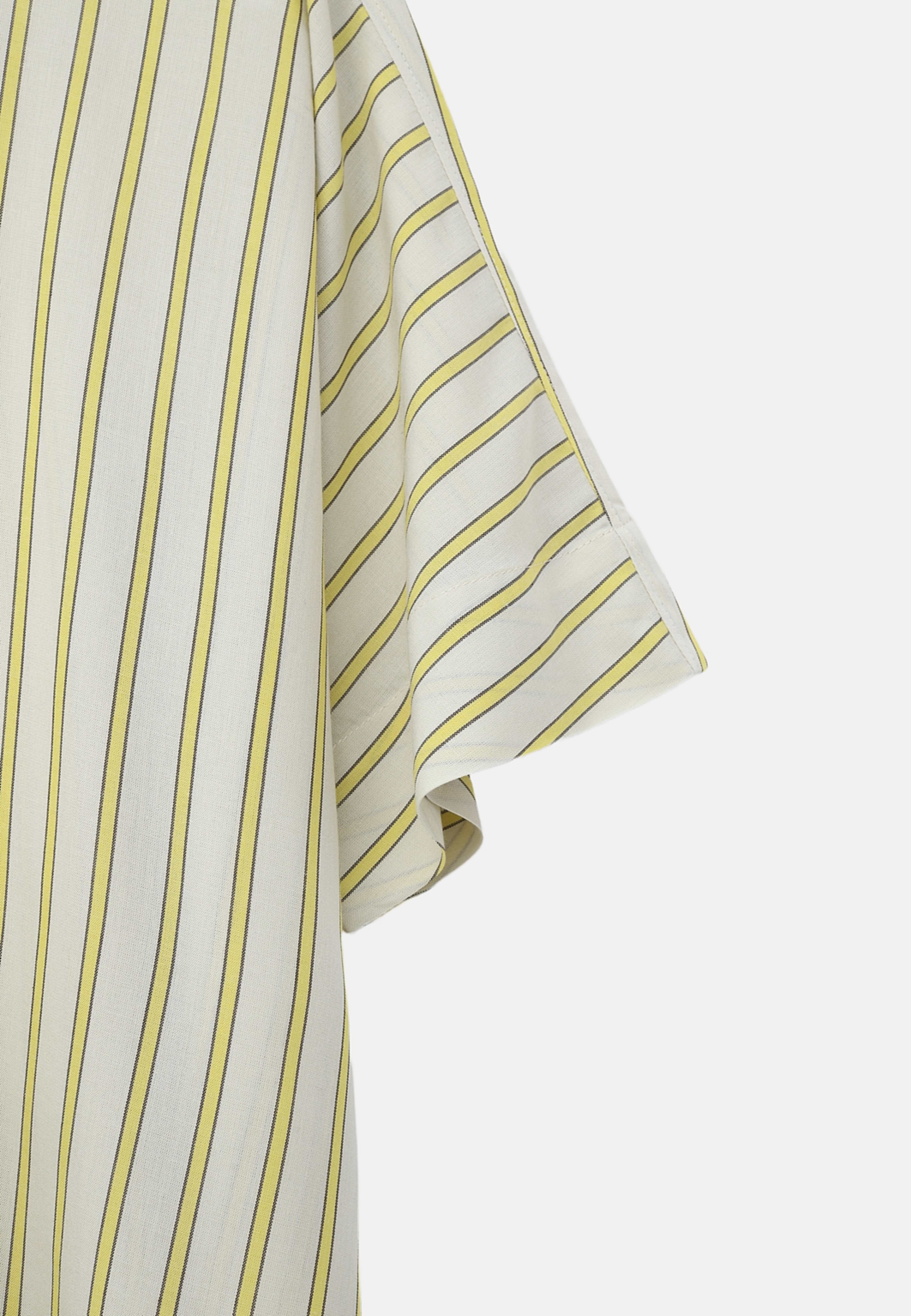Croppad viskosblus KARLA, från Carin Wester, i färgen Yellow Stripe. Klicka för att öppna bilden i stort format