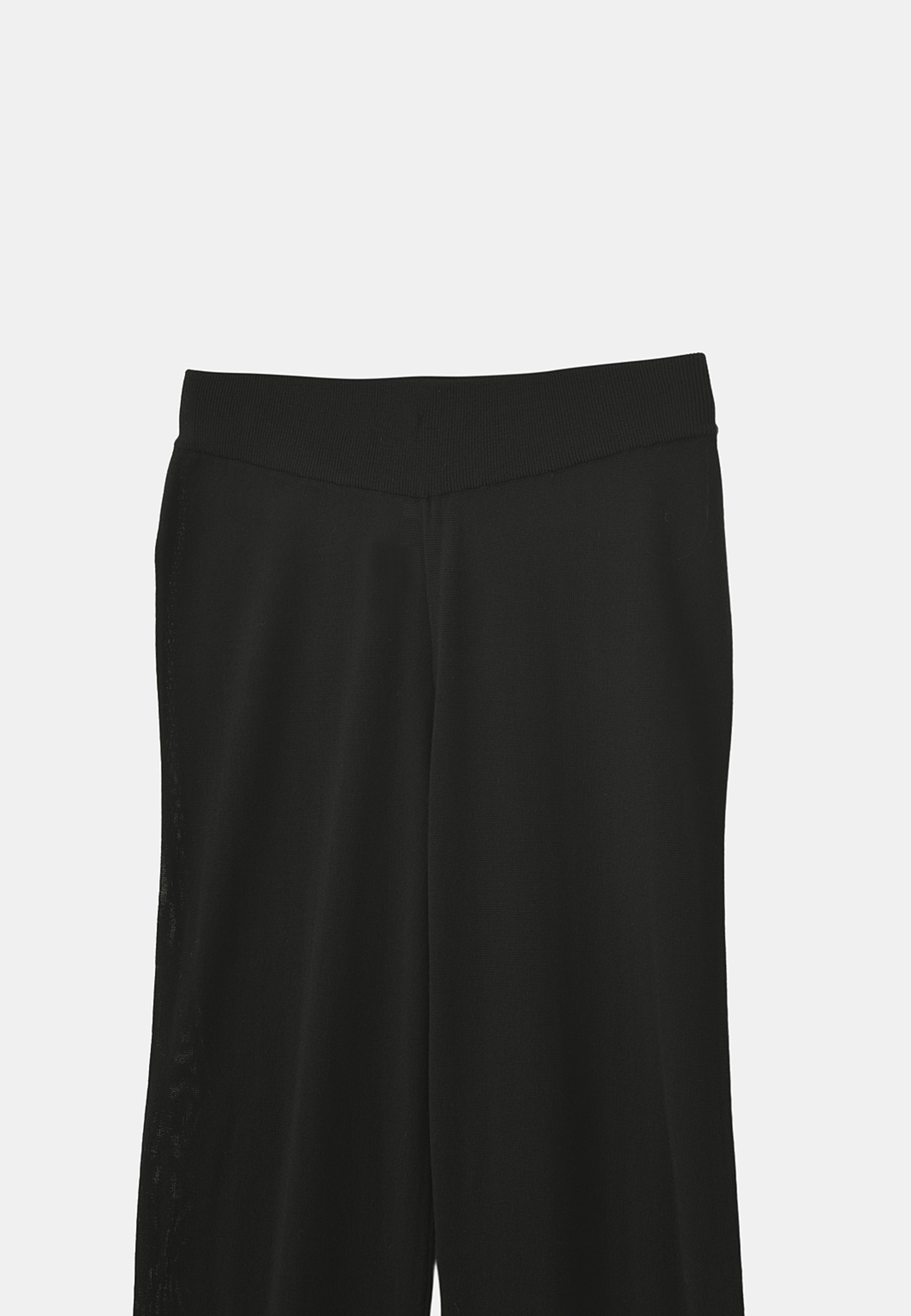 Finstickade byxor i ull BRITA, från Å WOMAN, i färgen Black. Klicka för att öppna bilden i stort format