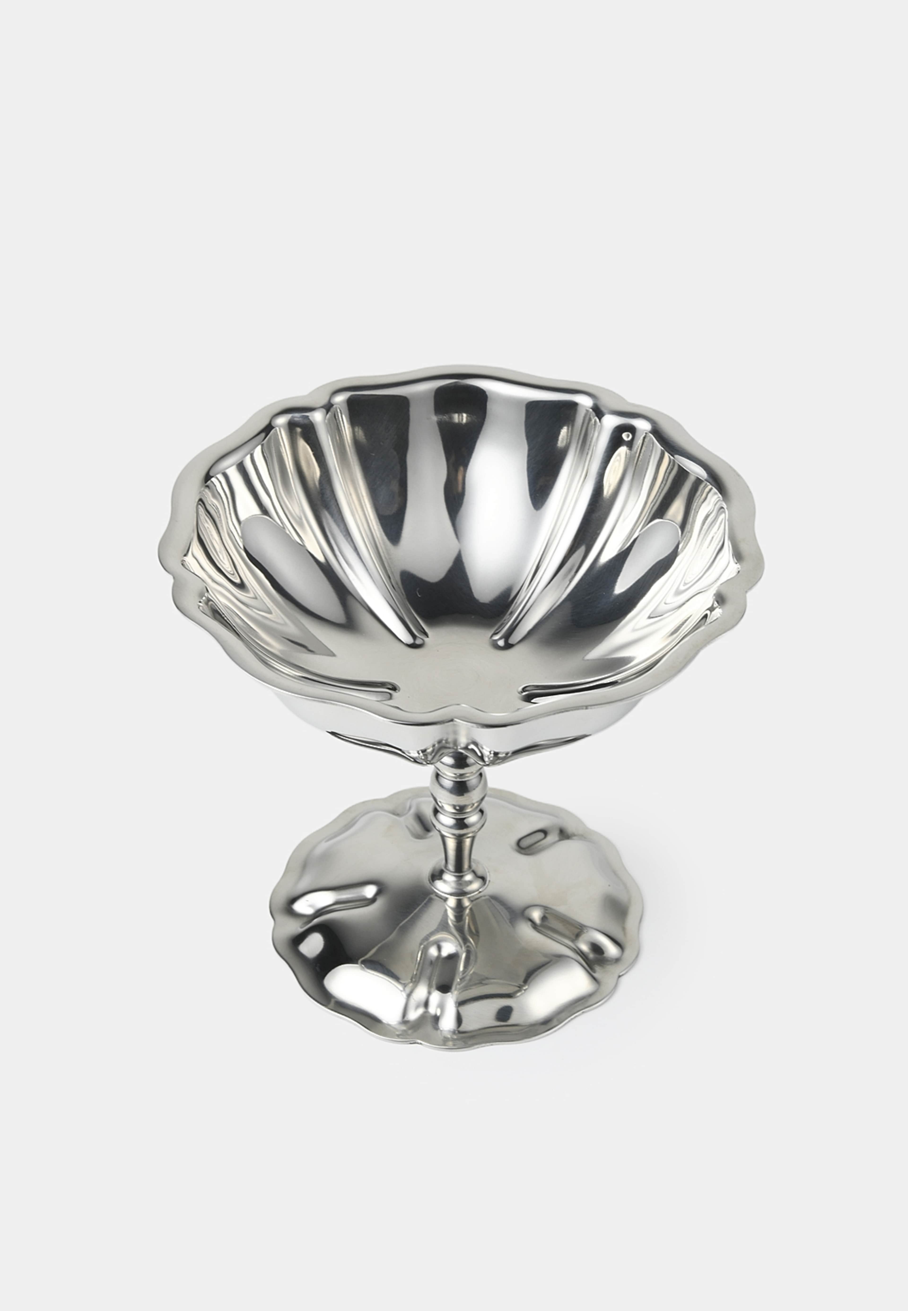 Glasskål på fot SHELL, från PORTOLINO LIVING, i färgen Silver. Klicka för att öppna bilden i stort format