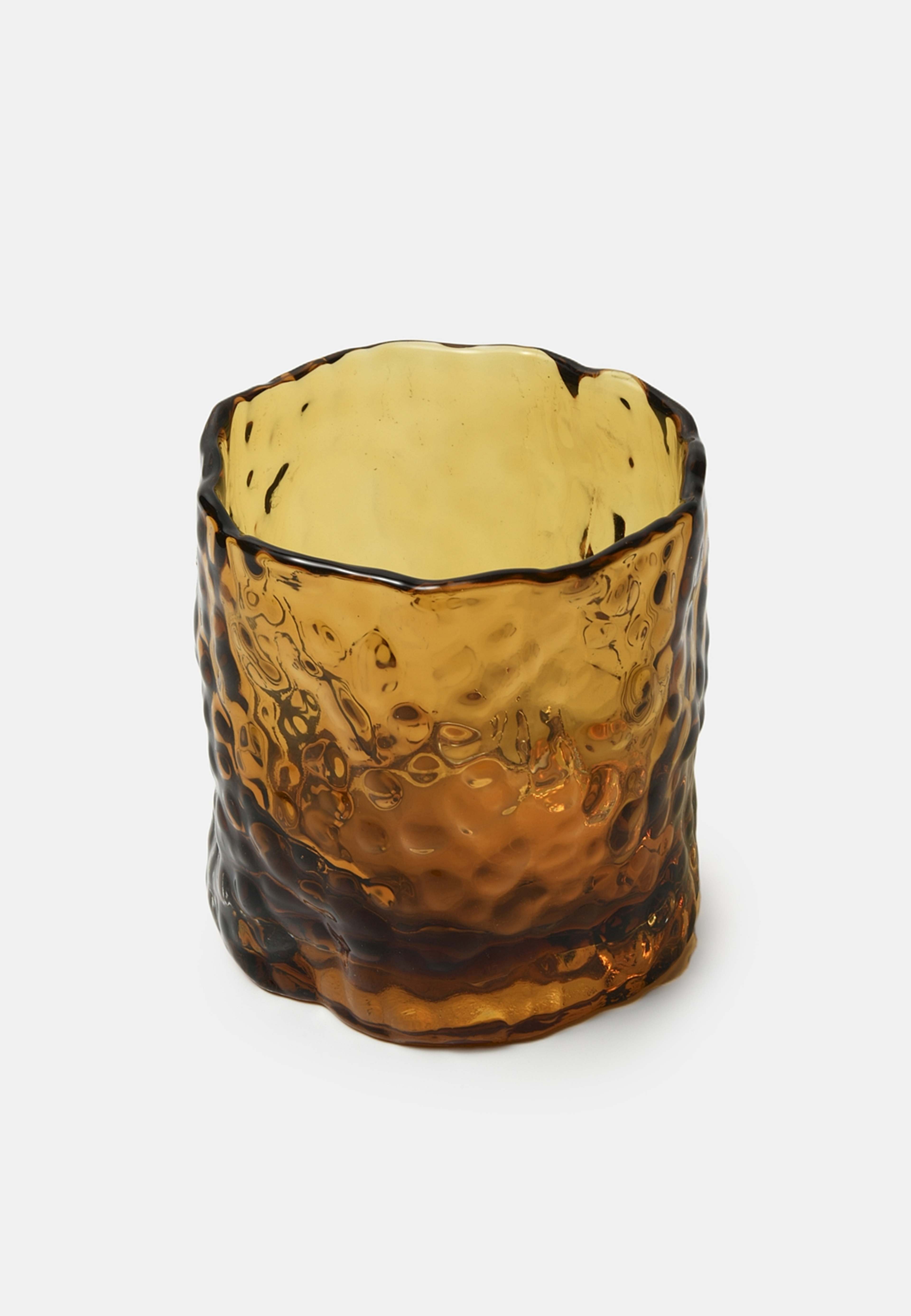 Ljuslykta 8 cm, från MANO ATELIER, i färgen Amber. Klicka för att öppna bilden i stort format