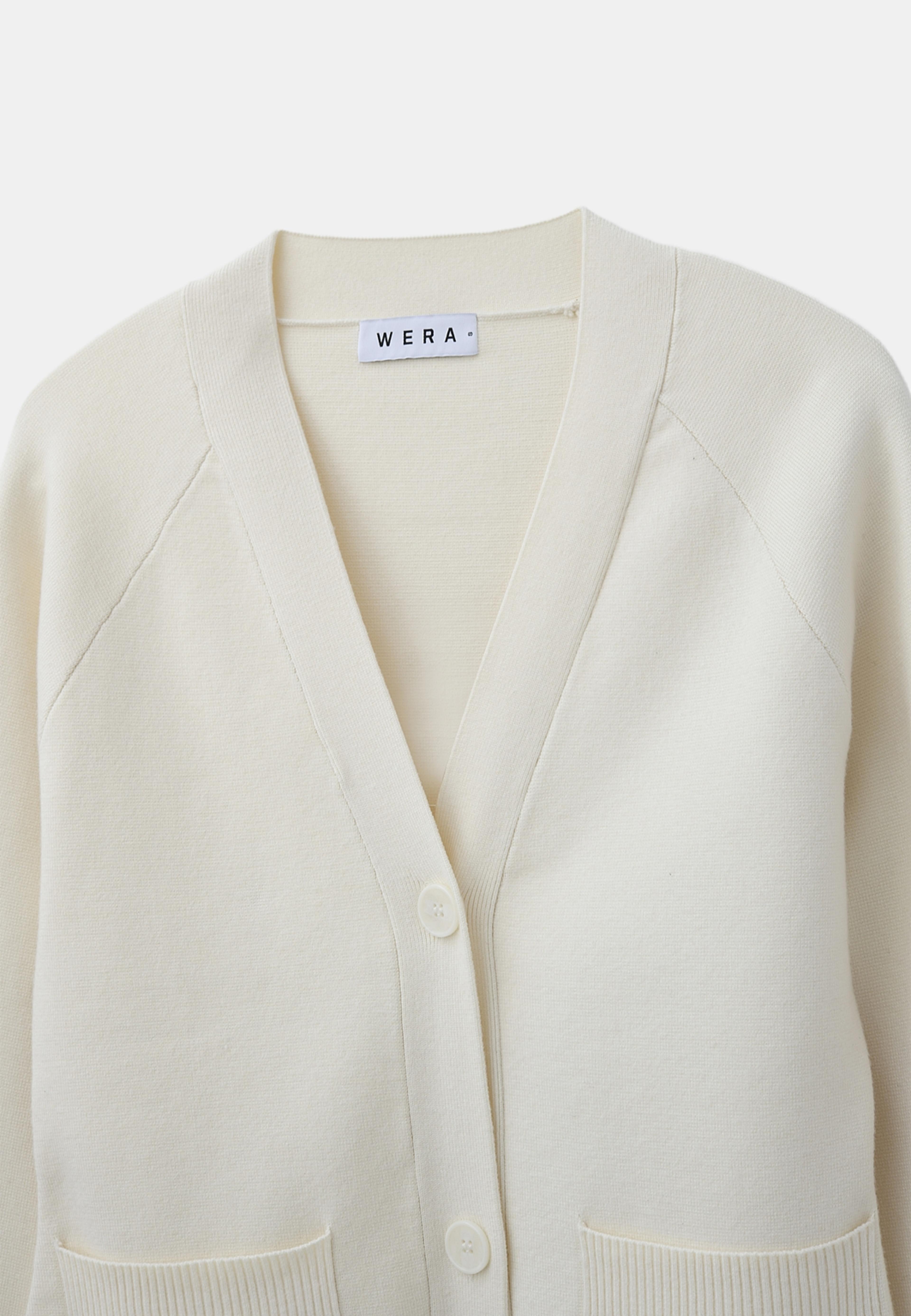 Viskoscardigan WARD, från Wera, i färgen Off White. Klicka för att öppna bilden i stort format