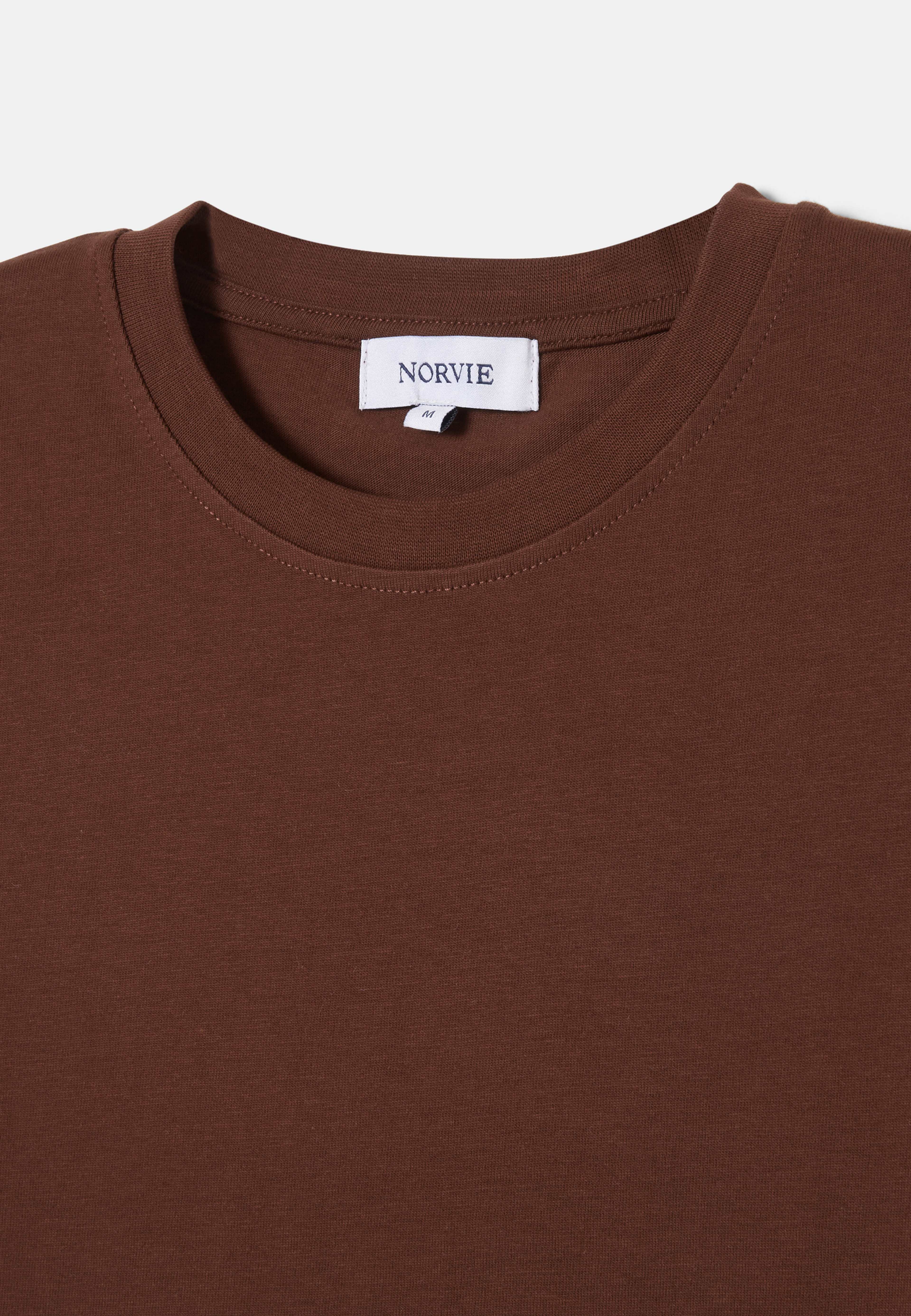 T-shirt BEIRON, från NORVIE, i färgen Rust. Klicka för att öppna bilden i stort format