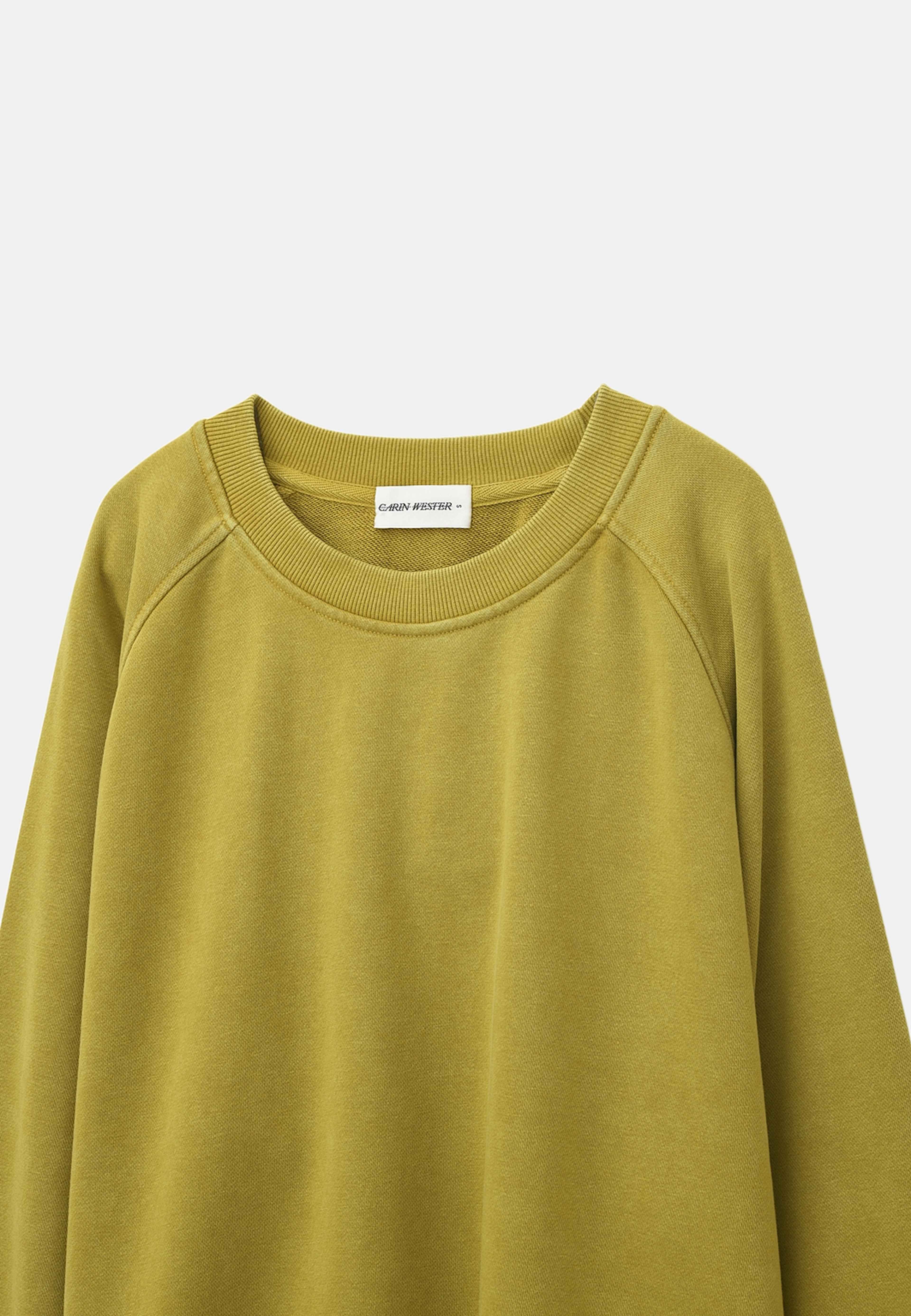 Sweatshirt IGGY, från Carin Wester, i färgen Light Olive. Klicka för att öppna bilden i stort format
