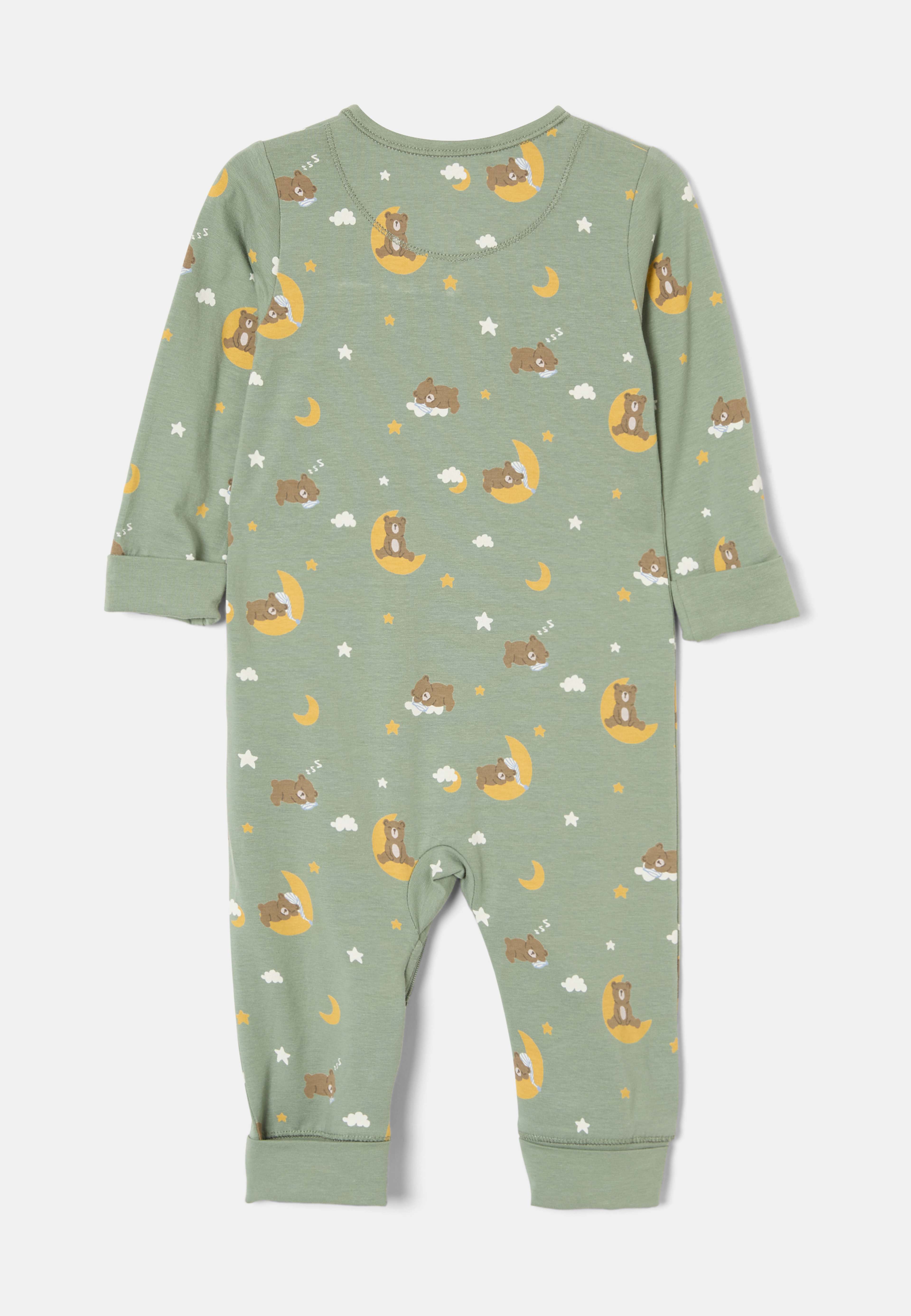 Pyjamas med dragkedja LONNIE, från RIKIKI, i färgen Green Print. Klicka för att öppna bilden i stort format