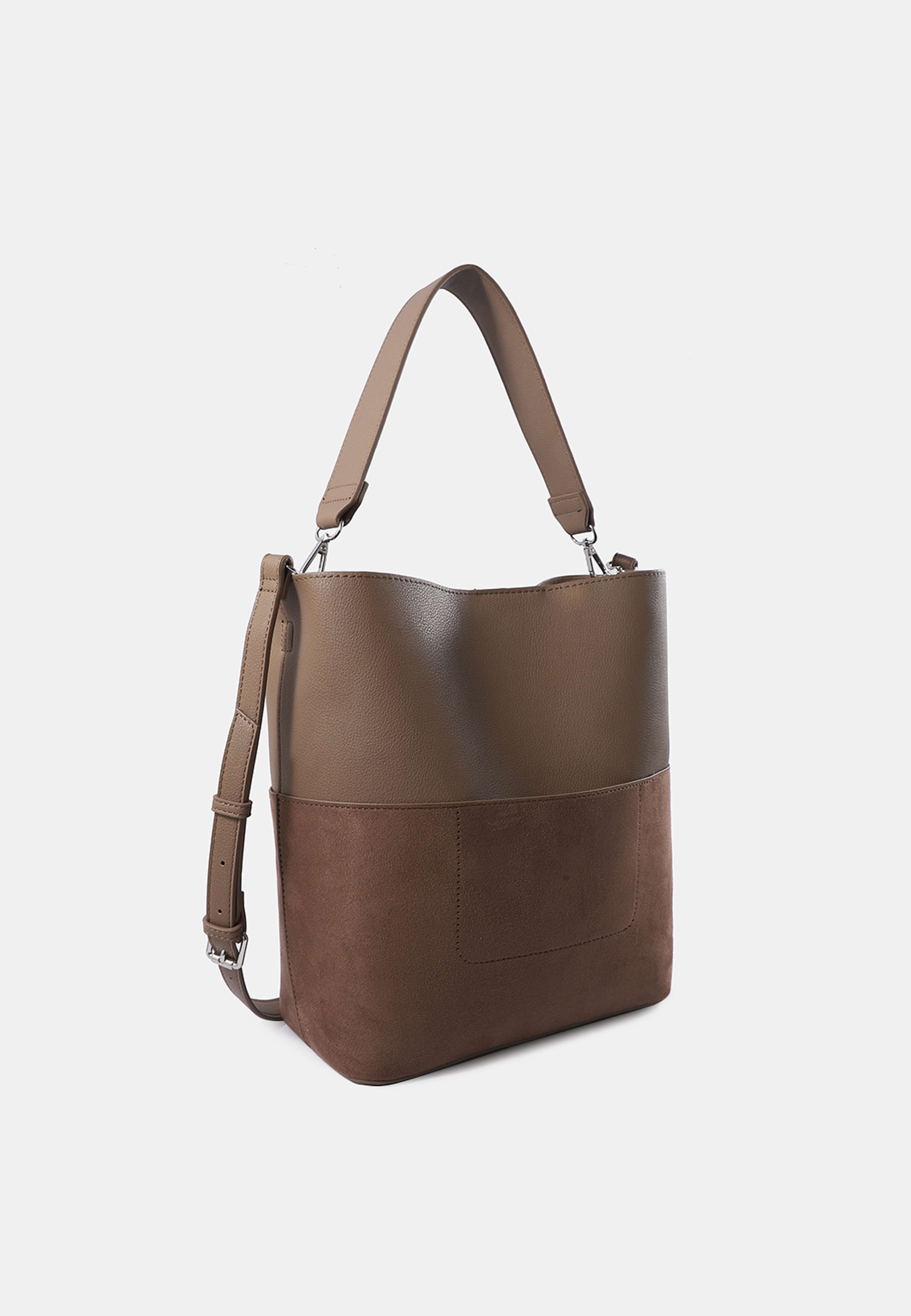 Hoboväska FINA, från Å WOMAN, i färgen Beige. Klicka för att öppna bilden i stort format