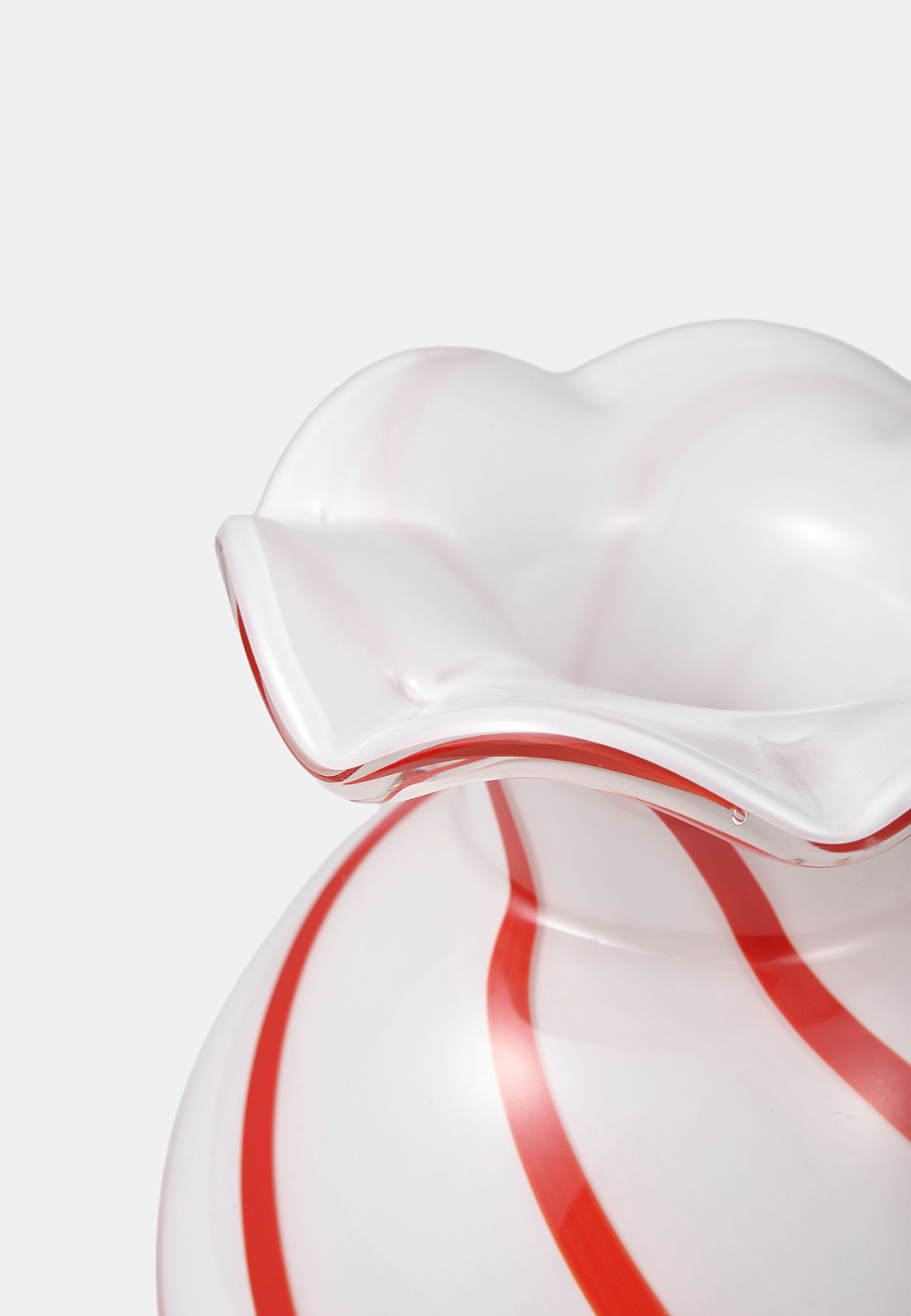 Vas CANDY 25 cm, från Åhléns Home, i färgen Red Stripe. Klicka för att öppna bilden i stort format