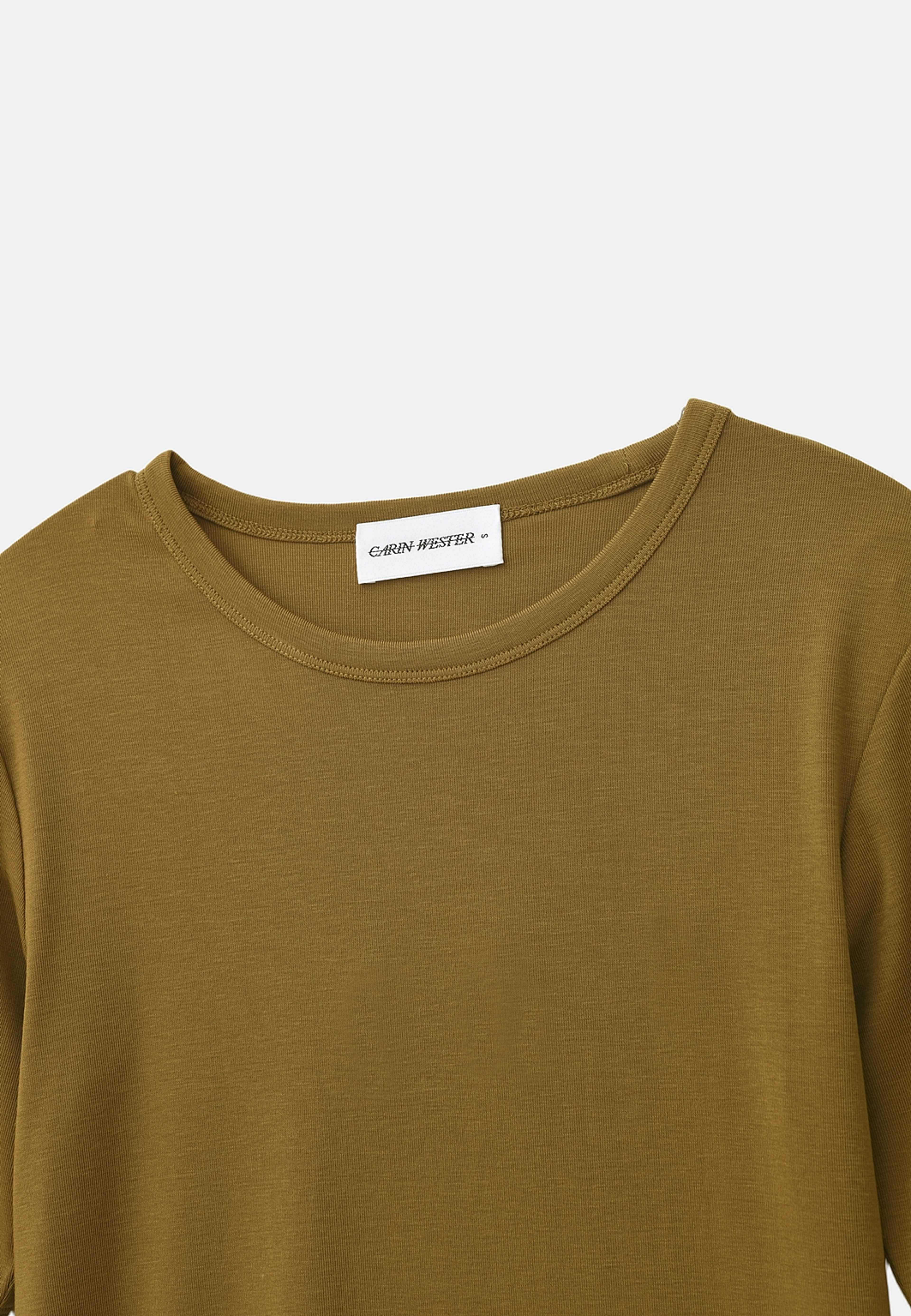 T-shirt i lyocell SIKA, från Carin Wester, i färgen Dark Olive. Klicka för att öppna bilden i stort format
