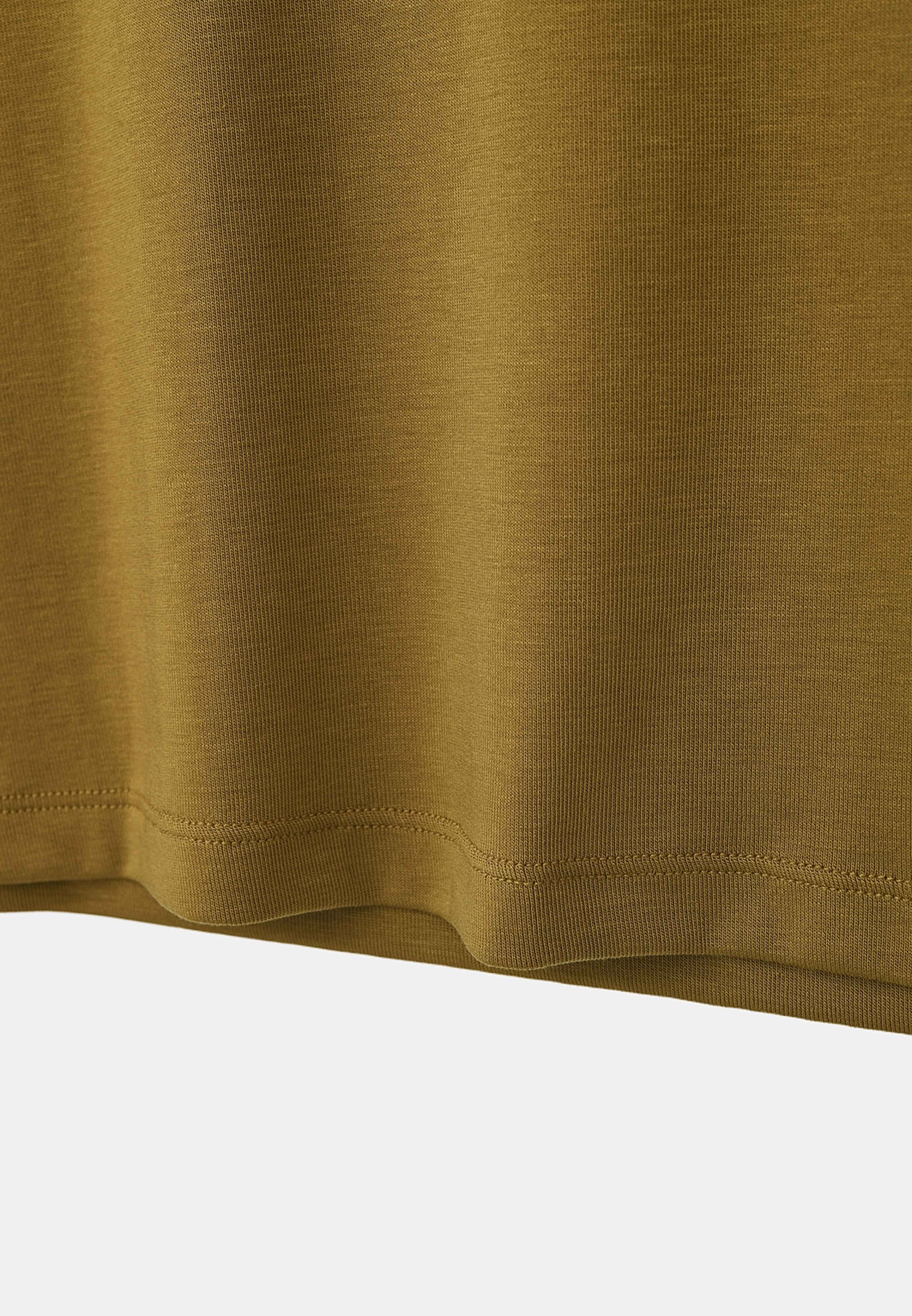 T-shirt i lyocell SIKA, från Carin Wester, i färgen Dark Olive. Klicka för att öppna bilden i stort format