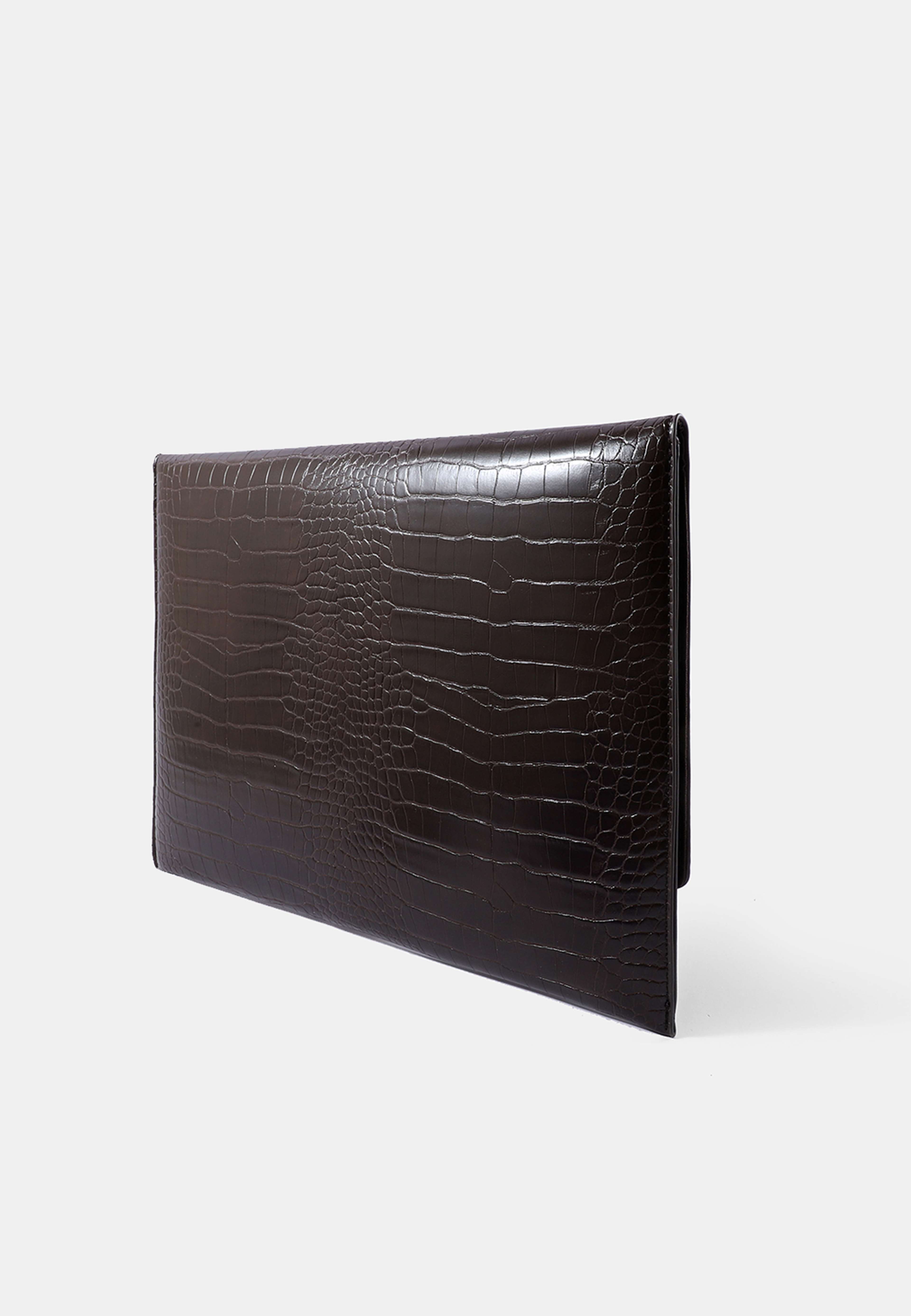 Laptopfodral ALEXA, från Carin Wester, i färgen Dk brown croco. Klicka för att öppna bilden i stort format