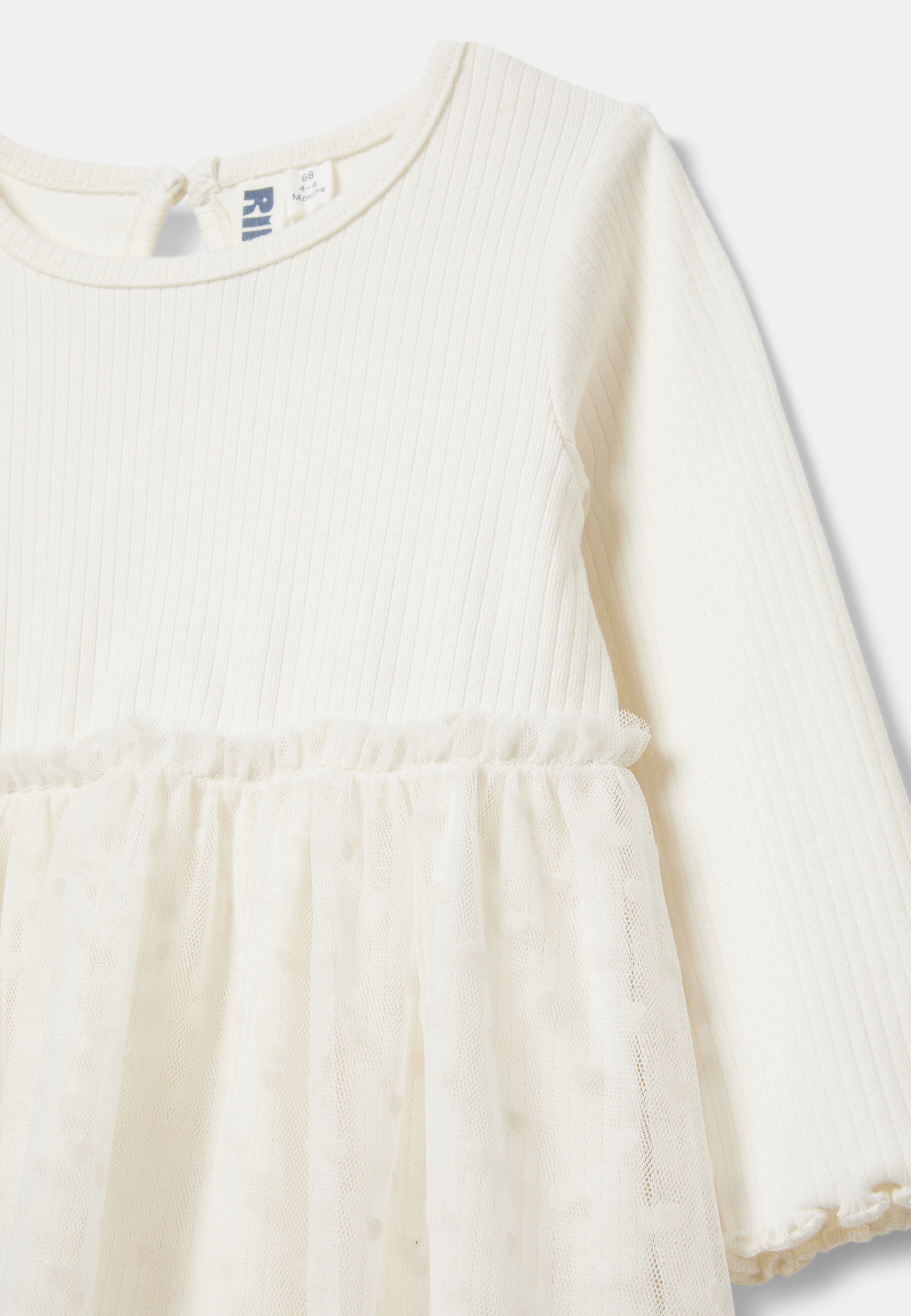 Tyllklänning för baby TOVE, från RIKIKI, i färgen Offwhite. Klicka för att öppna bilden i stort format