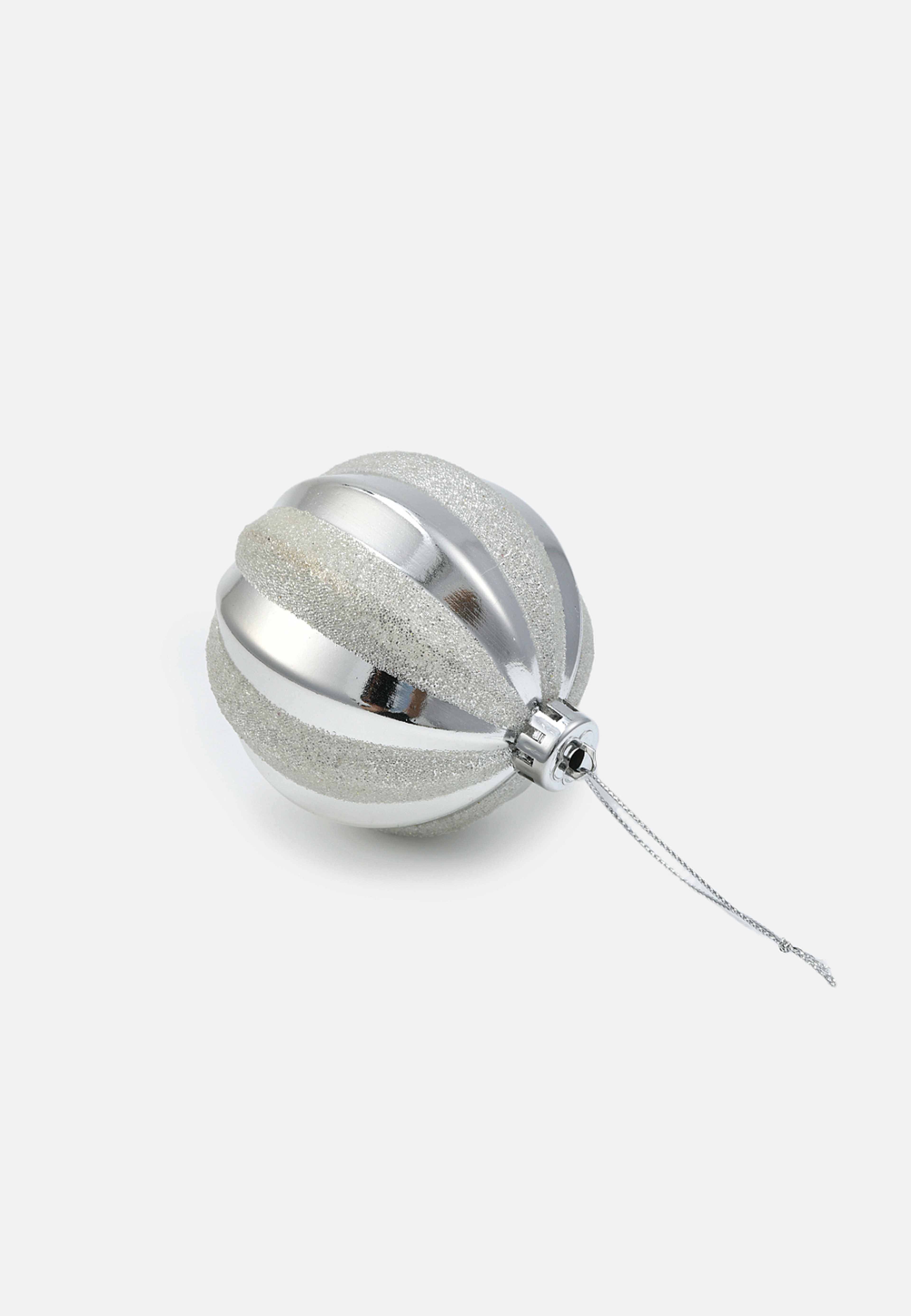 Julgranskula med pärlor 8 cm, från Åhléns Home, i färgen Silver. Klicka för att öppna bilden i stort format