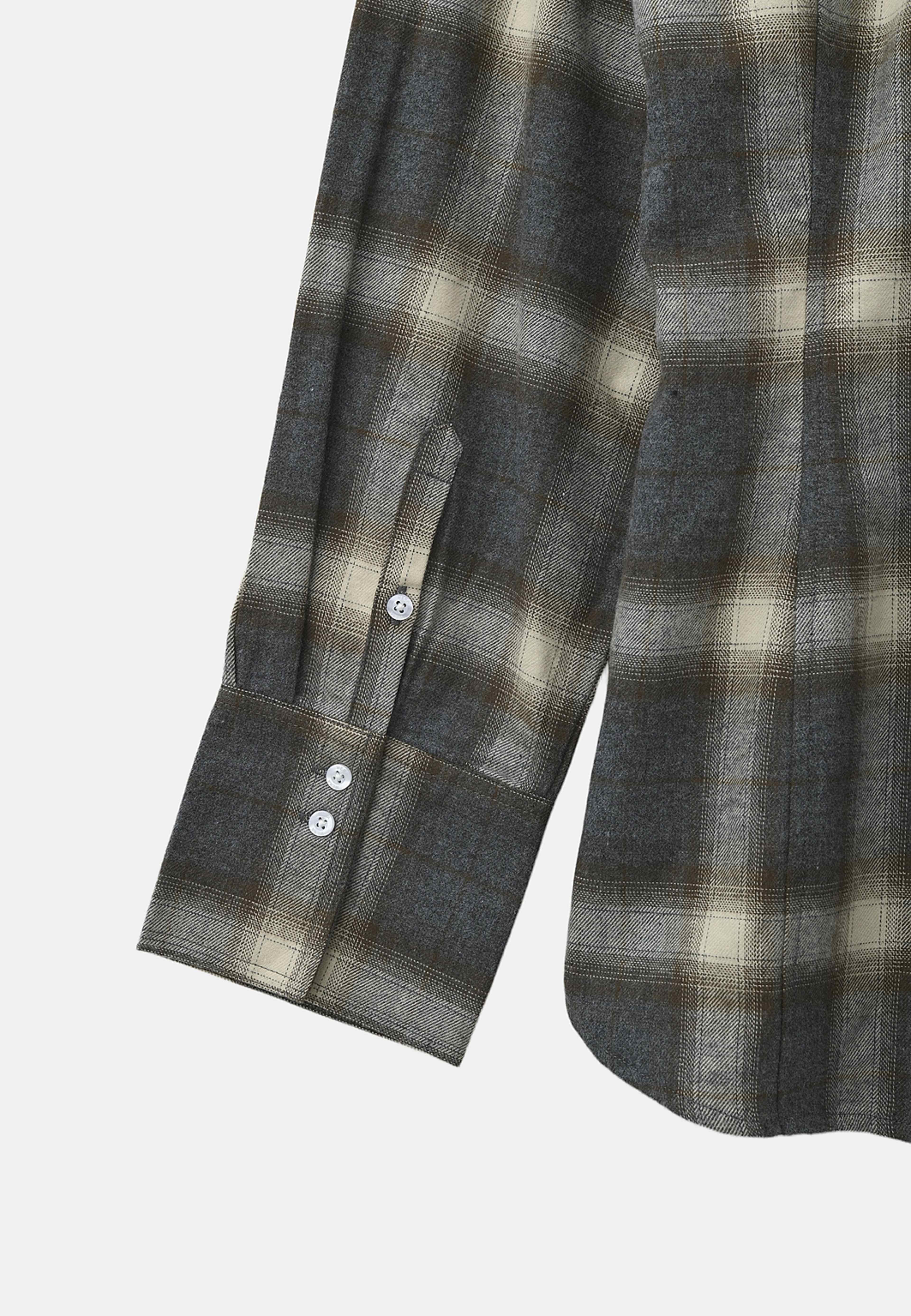 Skjorta MATINE, från Wera, i färgen Grey Check. Klicka för att öppna bilden i stort format