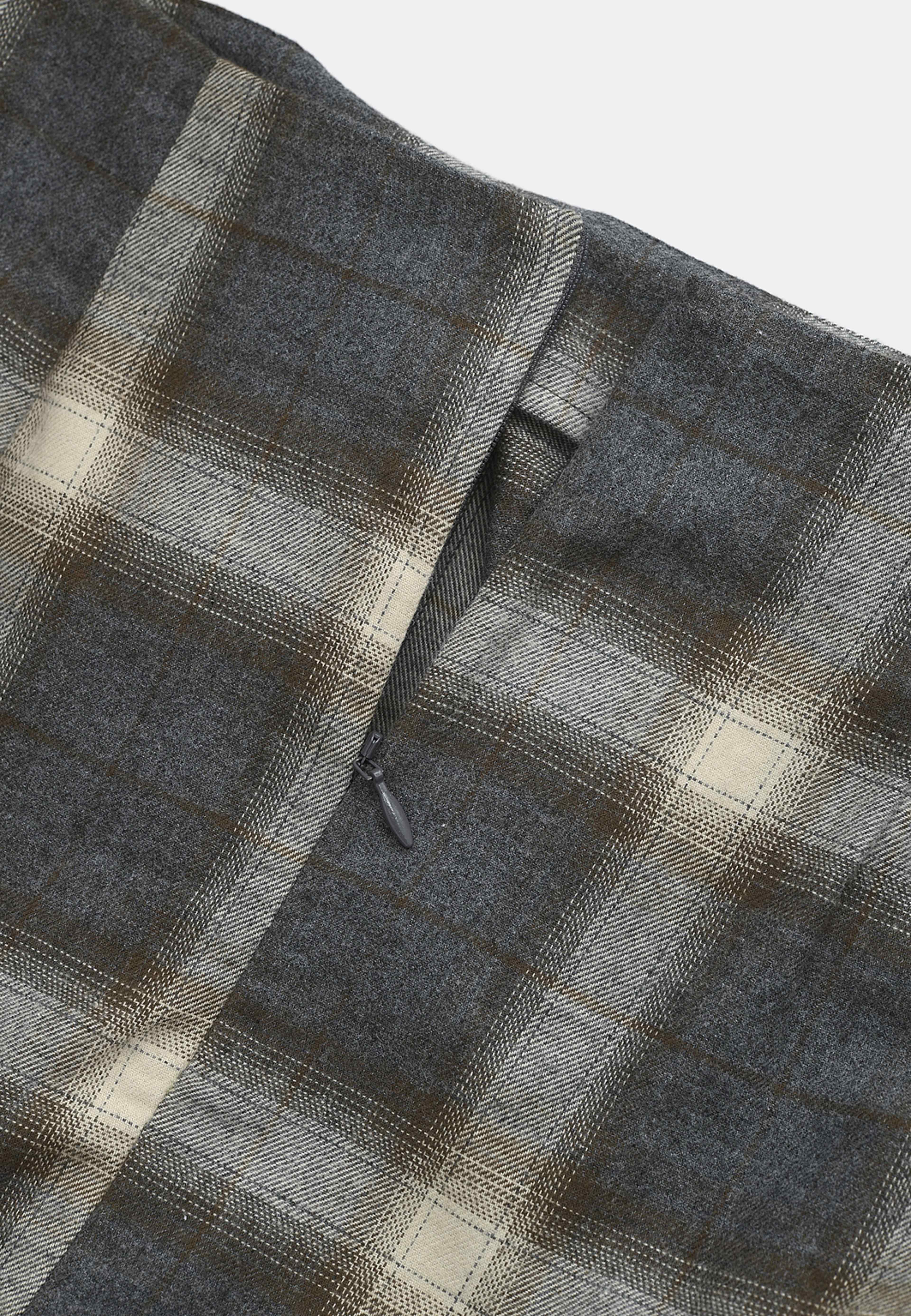 Kjol AOSTA, från Wera, i färgen Grey Check. Klicka för att öppna bilden i stort format