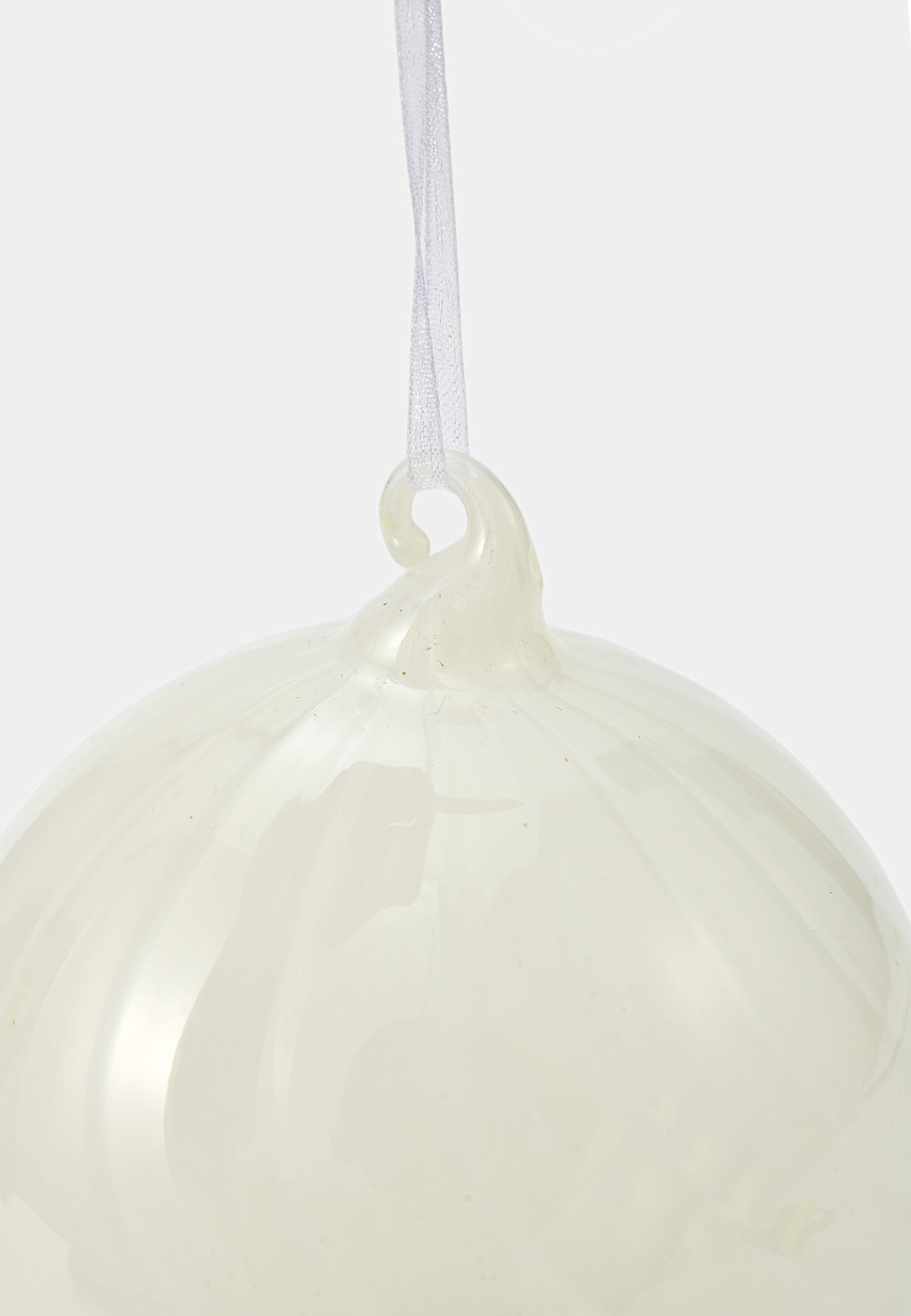 Julgranskula i glas TWIST 8 cm, från Åhléns Home, i färgen White. Klicka för att öppna bilden i stort format