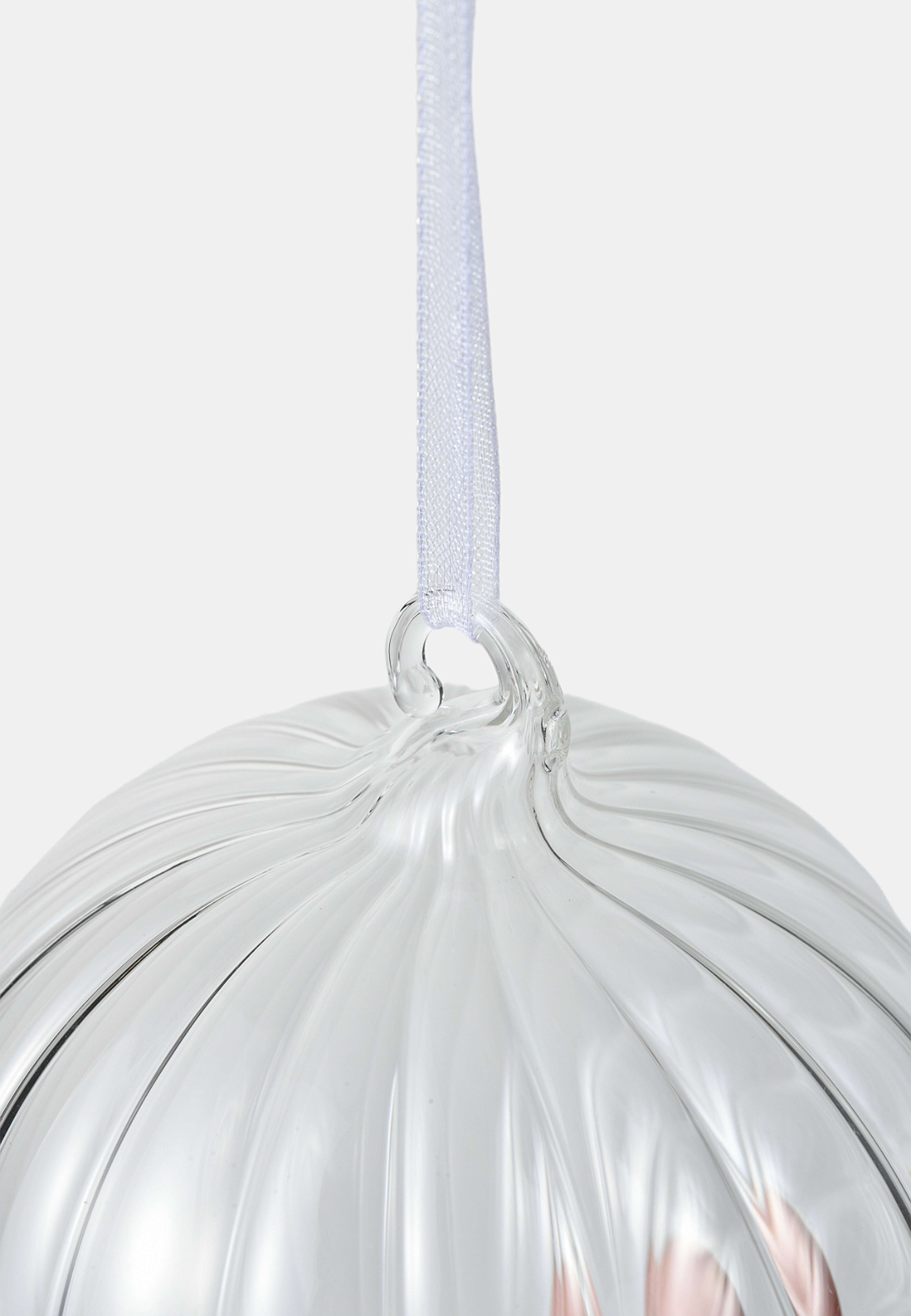 Julgranskula i glas TWIST 8 cm, från Åhléns Home, i färgen Transparent. Klicka för att öppna bilden i stort format