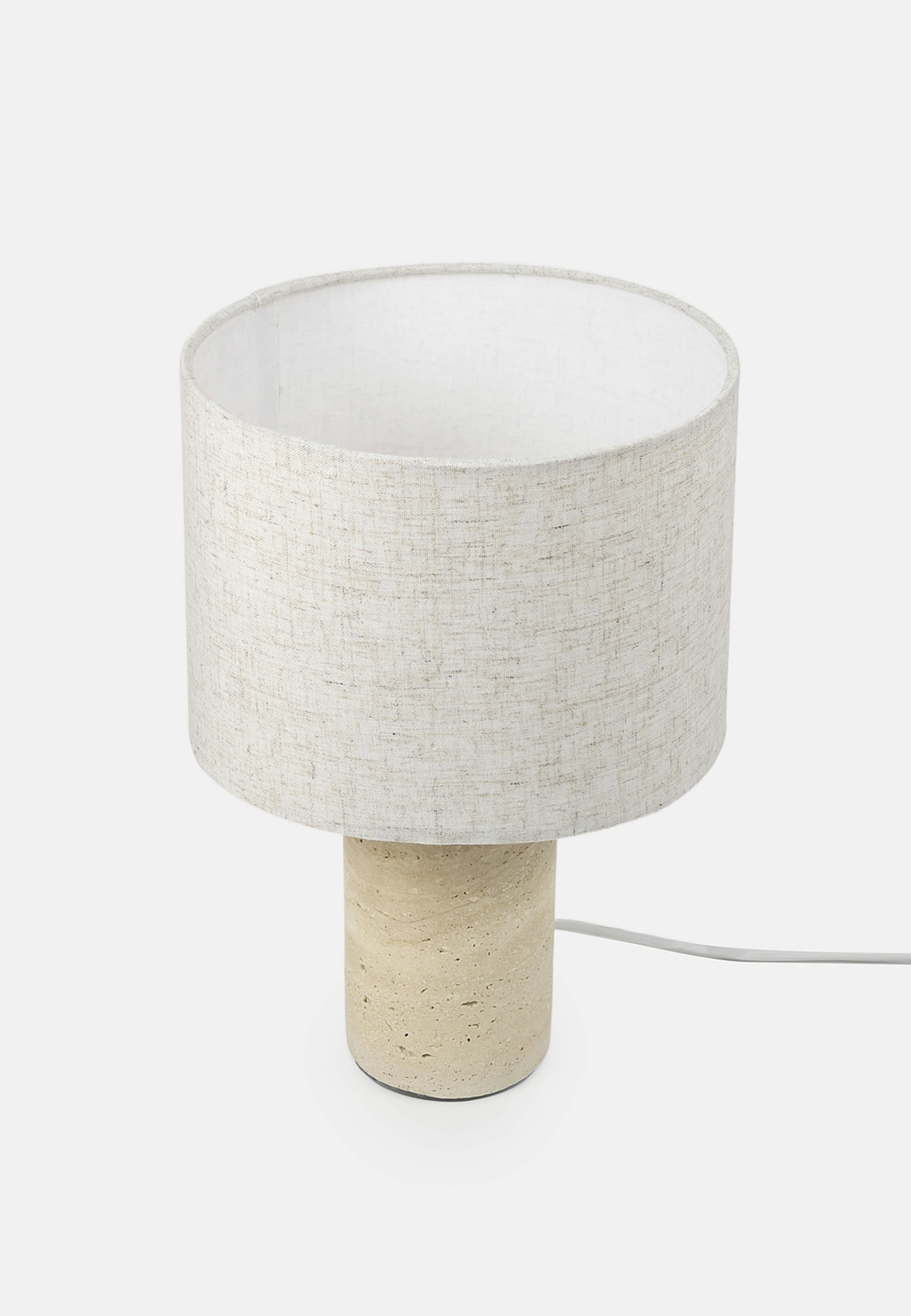 Bordslampa BENTO, från Åhléns Home, i färgen Travertine. Klicka för att öppna bilden i stort format