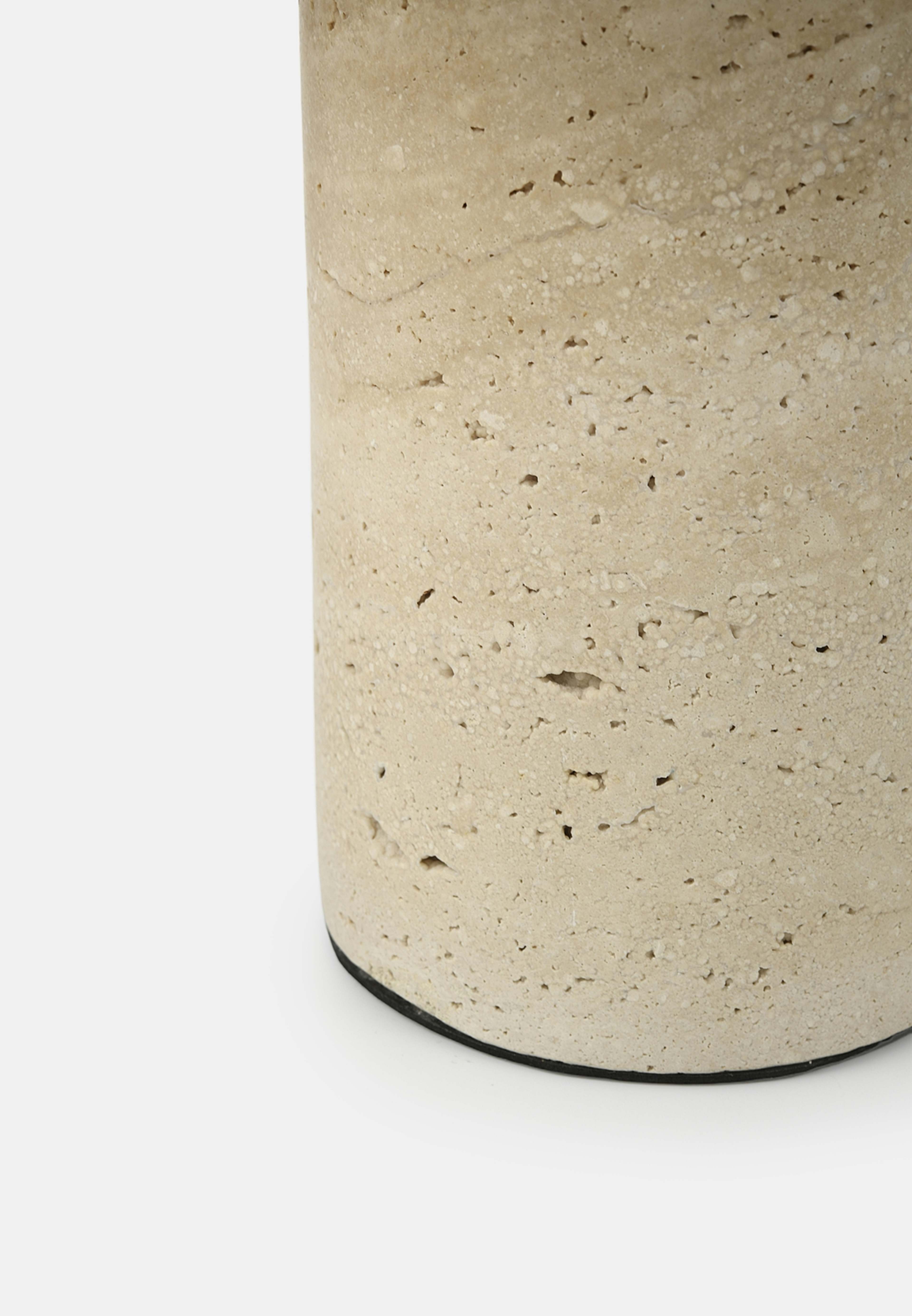 Bordslampa BENTO, från Åhléns Home, i färgen Travertine. Klicka för att öppna bilden i stort format