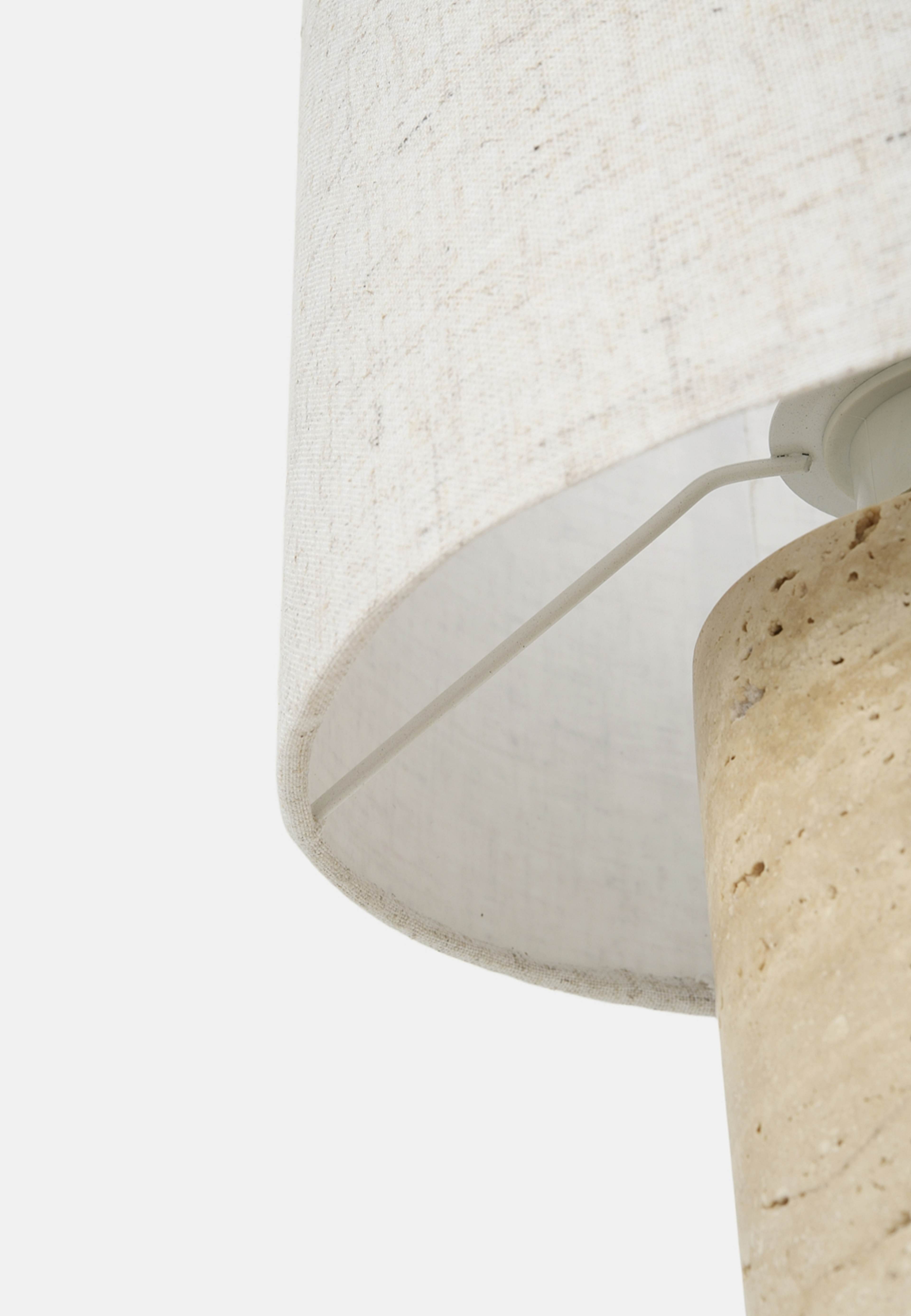 Bordslampa BENTO, från Åhléns Home, i färgen Travertine. Klicka för att öppna bilden i stort format