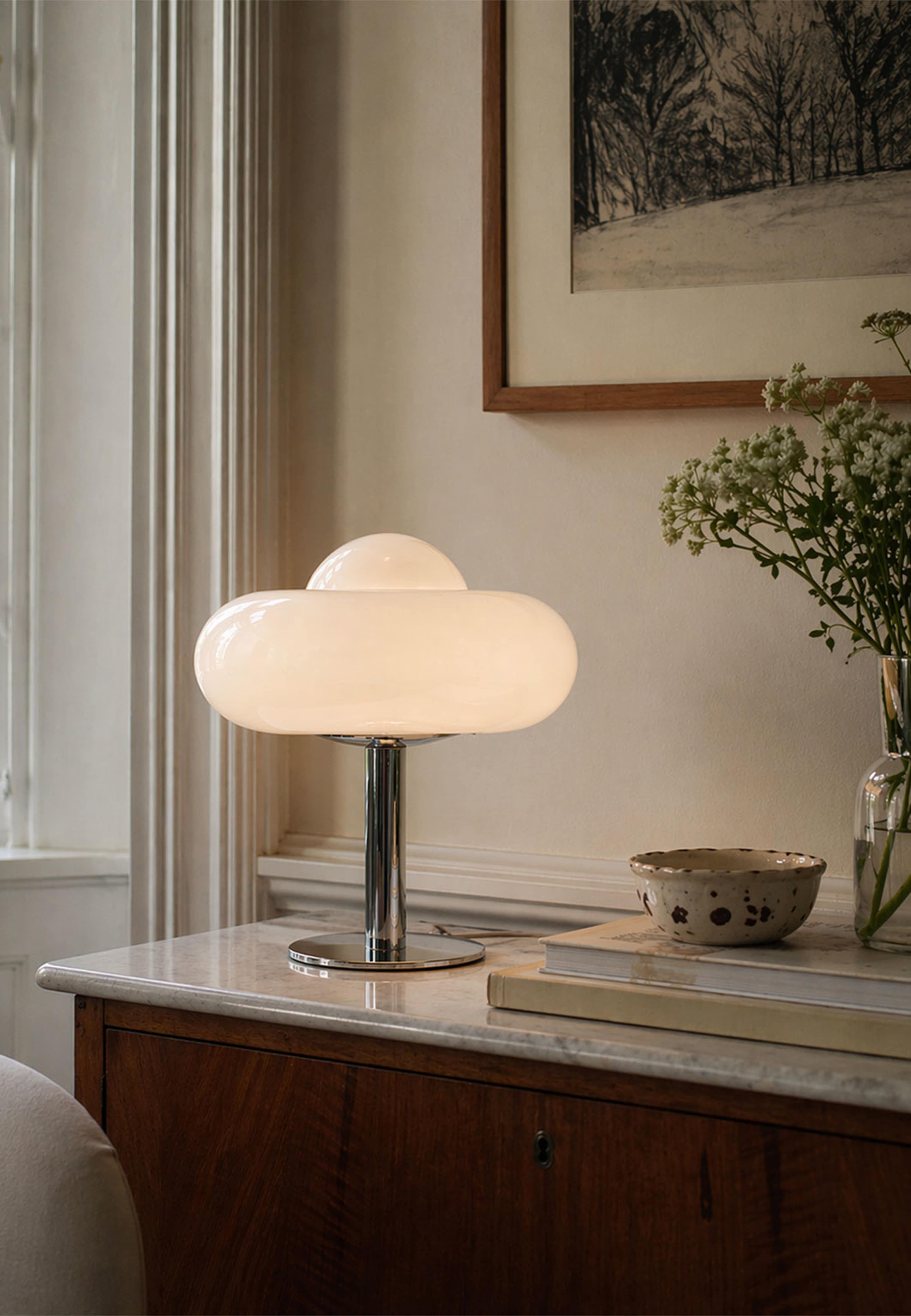 Bordslampa i glas BUBBLES, från MANO ATELIER, i färgen White. Klicka för att öppna bilden i stort format