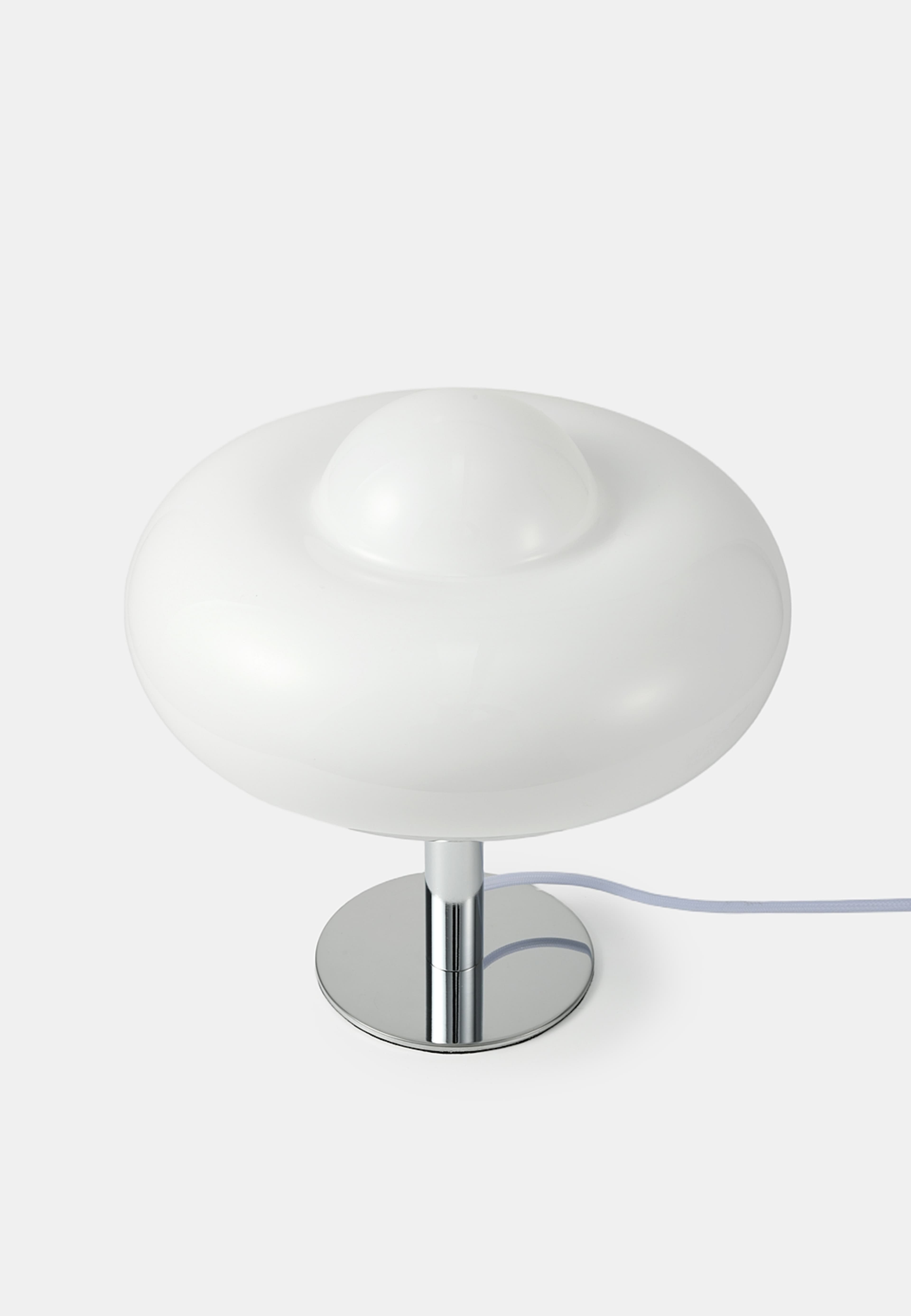 Bordslampa i glas BUBBLES, från MANO ATELIER, i färgen White. Klicka för att öppna bilden i stort format