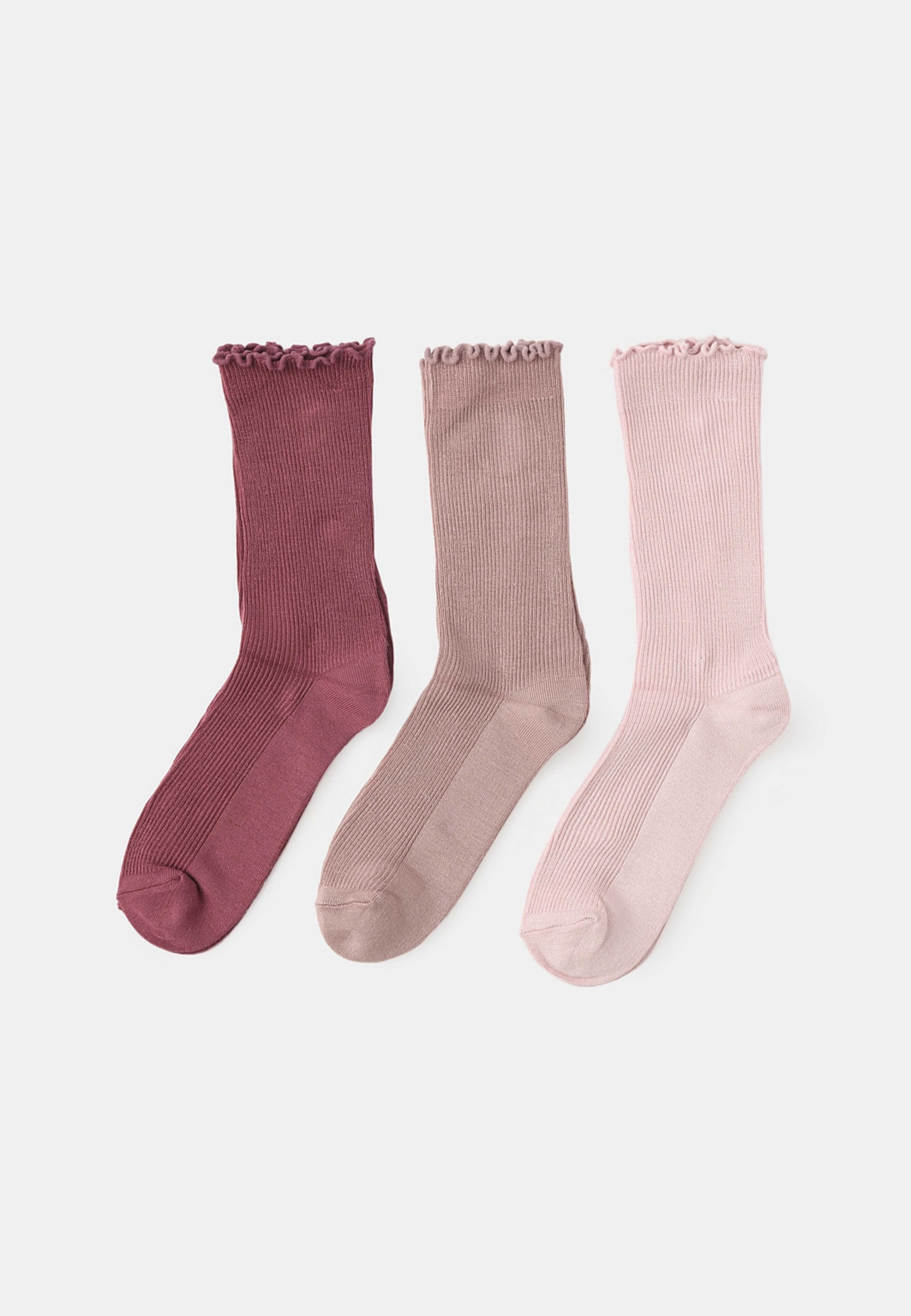 Bambustrumpor med volangkant, 3-pack, från Å WOMAN, i färgen Pink. Klicka för att öppna bilden i stort format