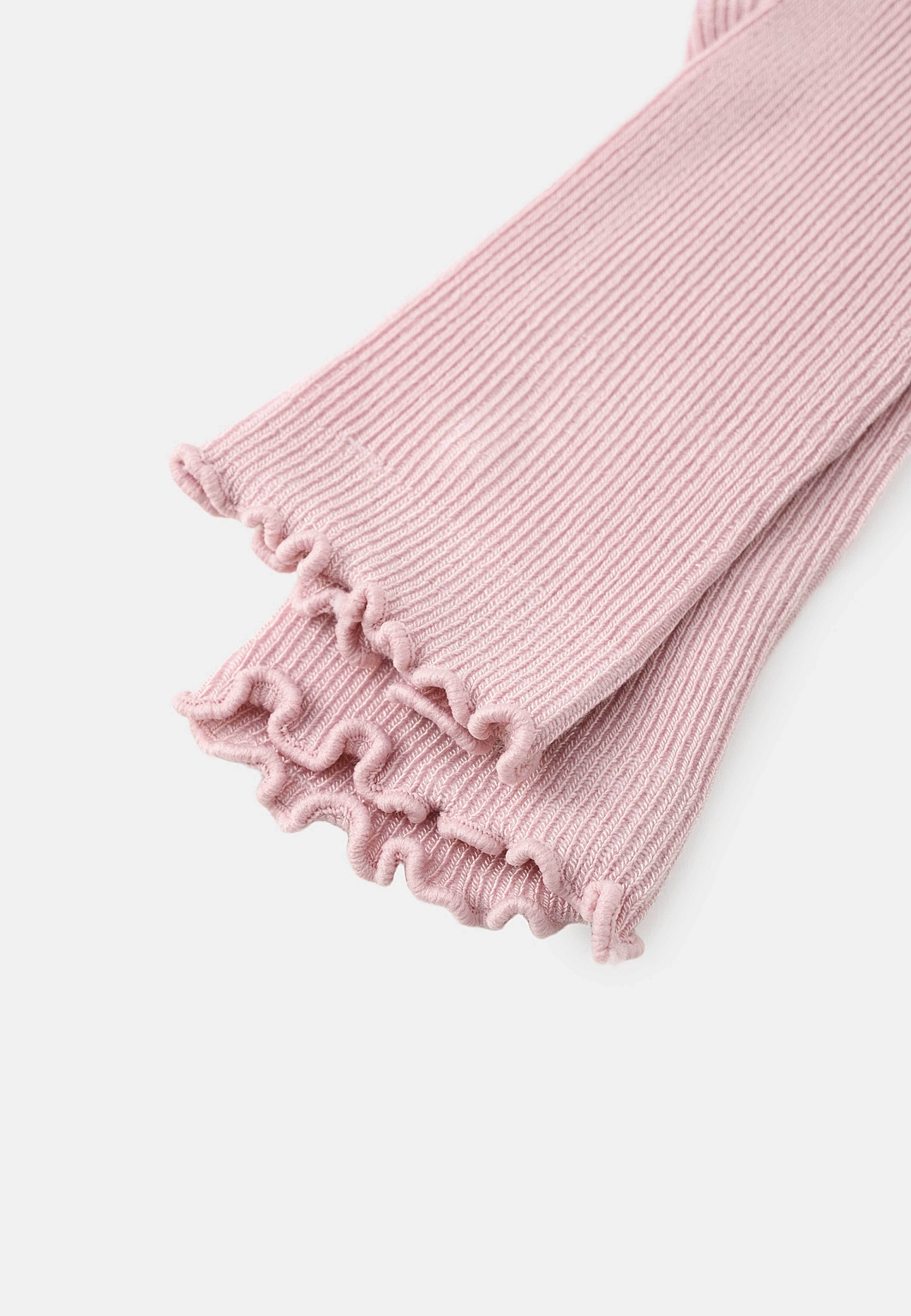 Bambustrumpor med volangkant, 3-pack, från Å WOMAN, i färgen Pink. Klicka för att öppna bilden i stort format
