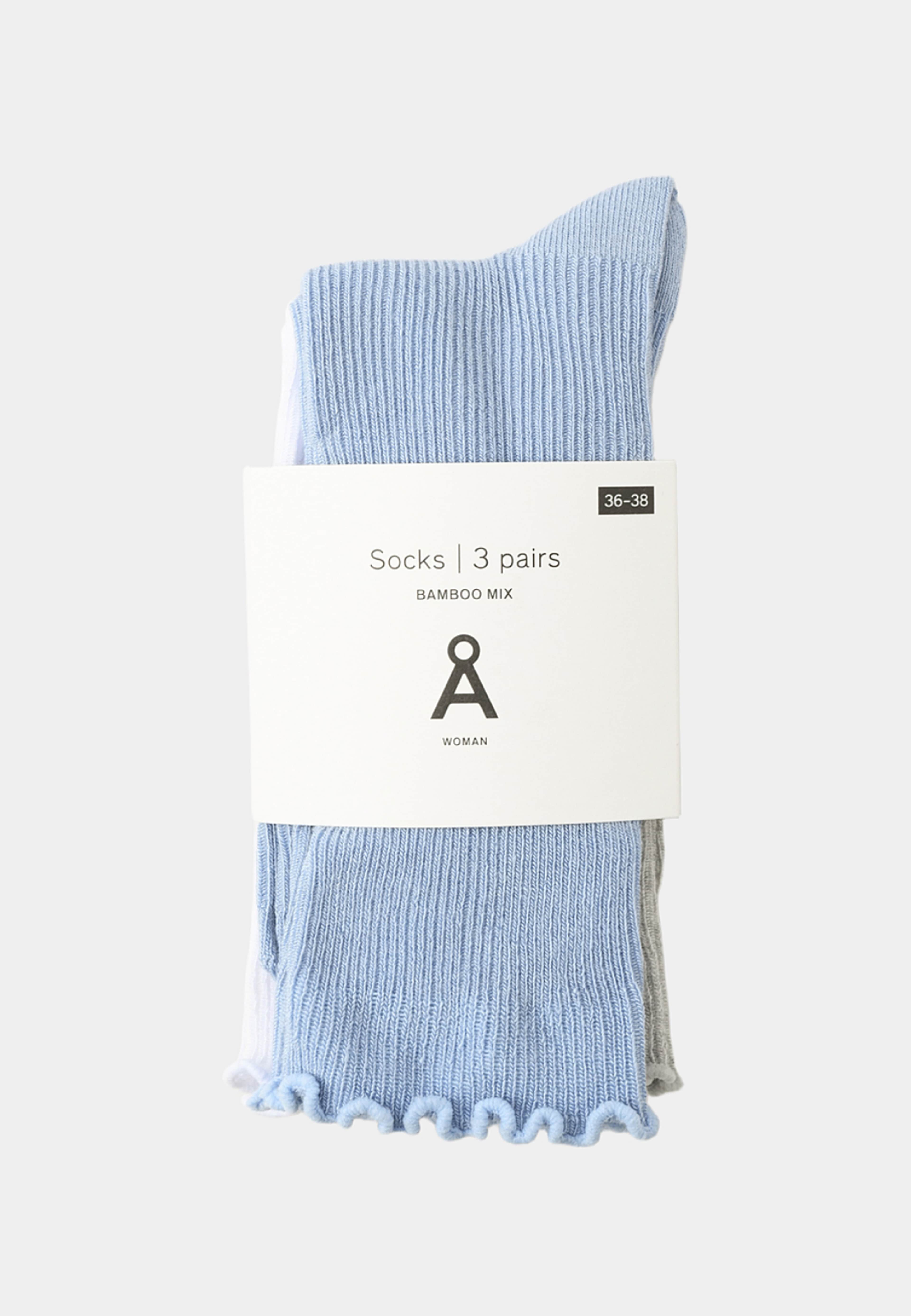 Bambustrumpor med volangkant, 3-pack, från Å WOMAN, i färgen Blue. Klicka för att öppna bilden i stort format