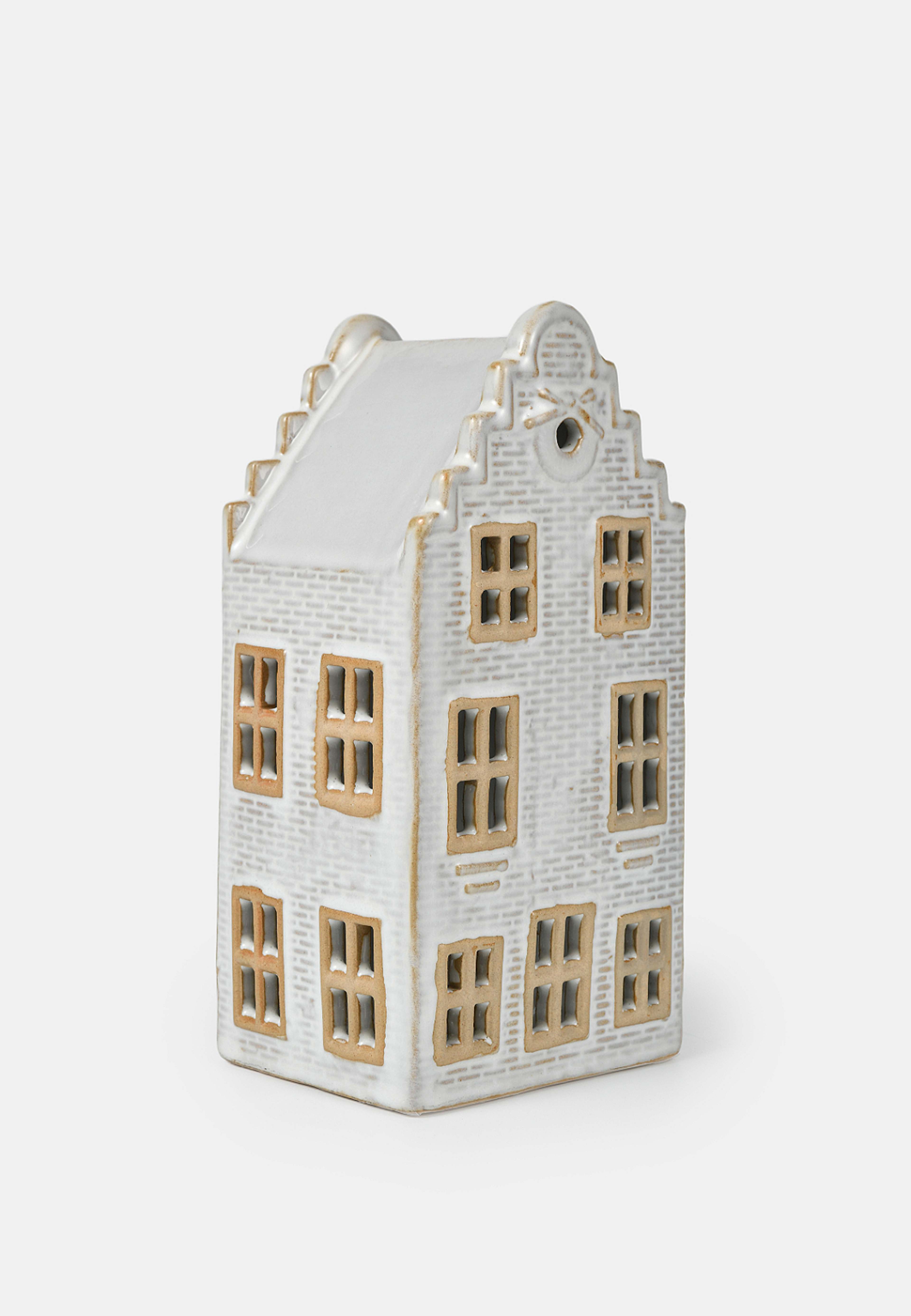 Ljuslykta hus LED 18 cm, från Åhléns Home, i färgen Beige. Klicka för att öppna bilden i stort format