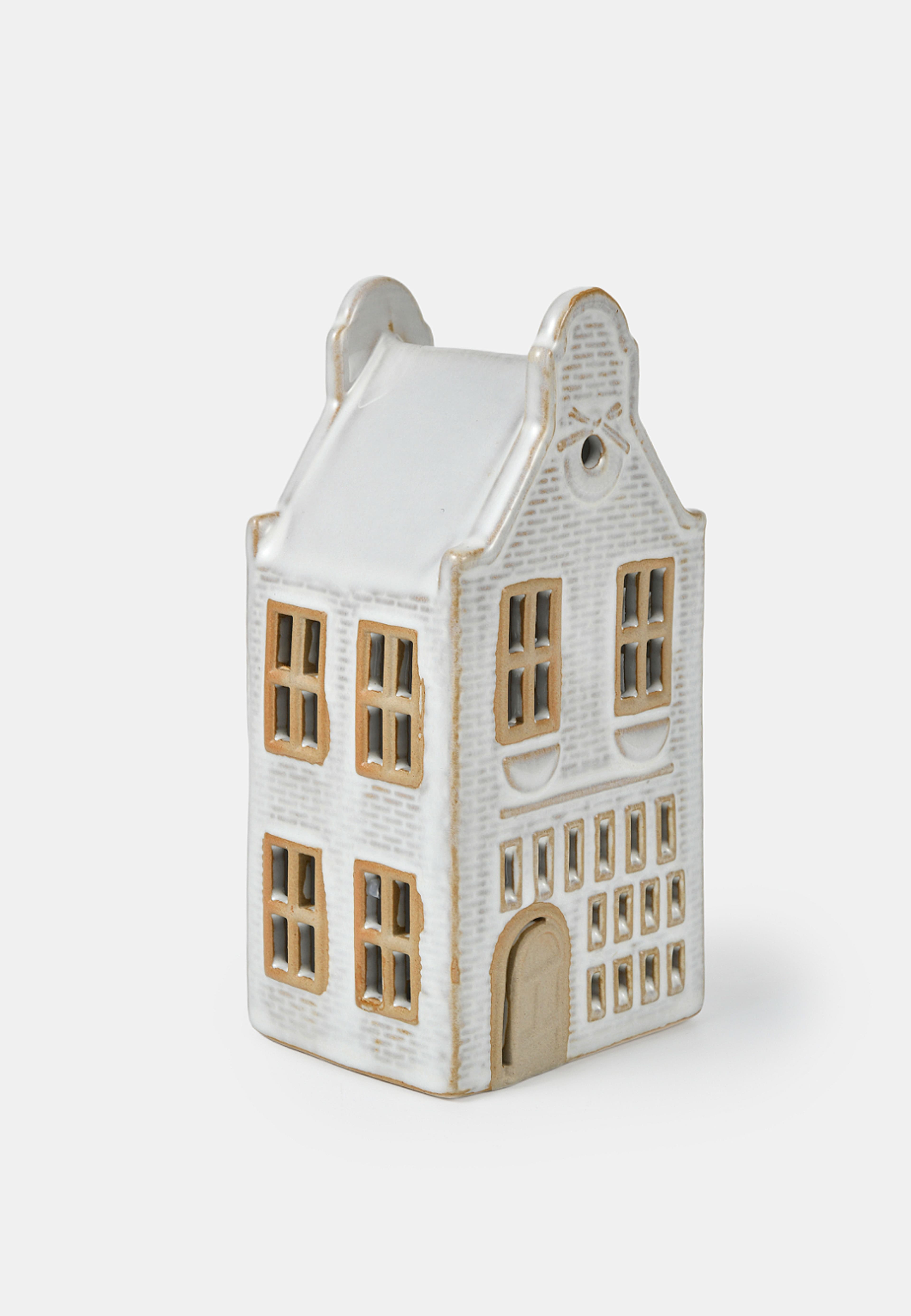 Ljuslykta hus LED 16 cm, från Åhléns Home, i färgen Beige. Klicka för att öppna bilden i stort format