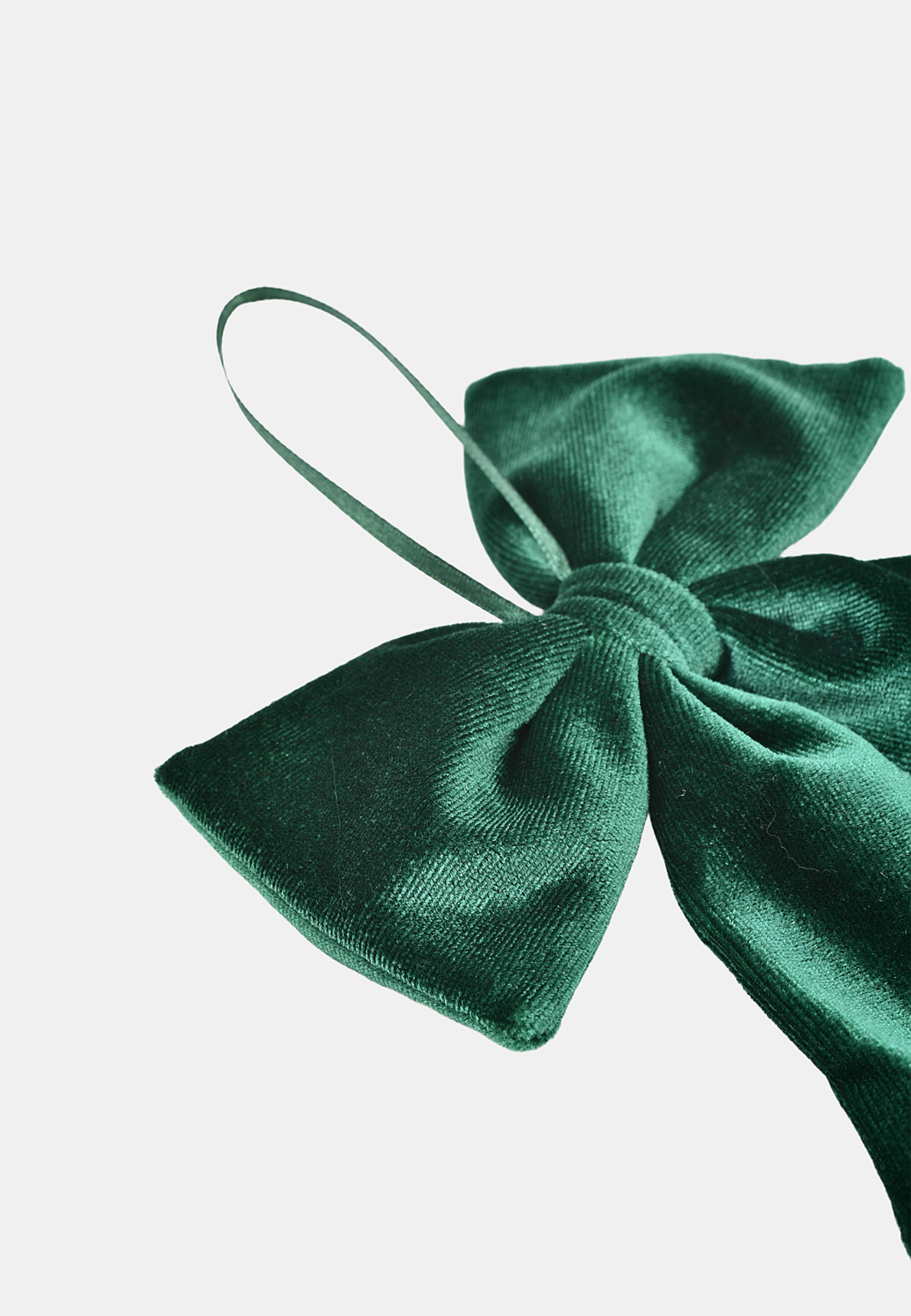Sammetsrosett BOW 12x15 cm, från Åhléns Home, i färgen Dark Green. Klicka för att öppna bilden i stort format